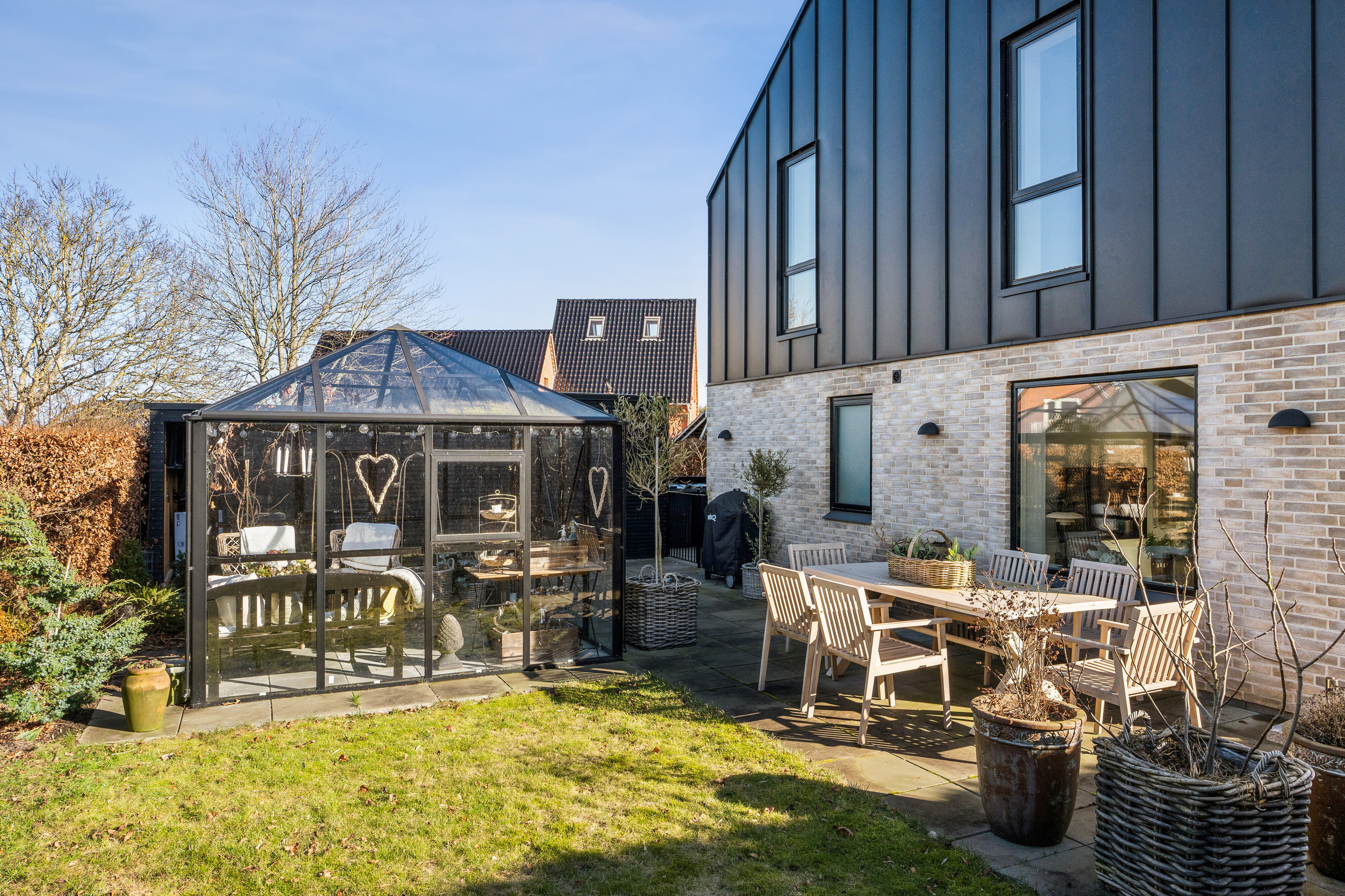 Fremhævet set fra haven billede i fuldskærmstilstand. Billede af Parkvænget 18, 8600 Silkeborg