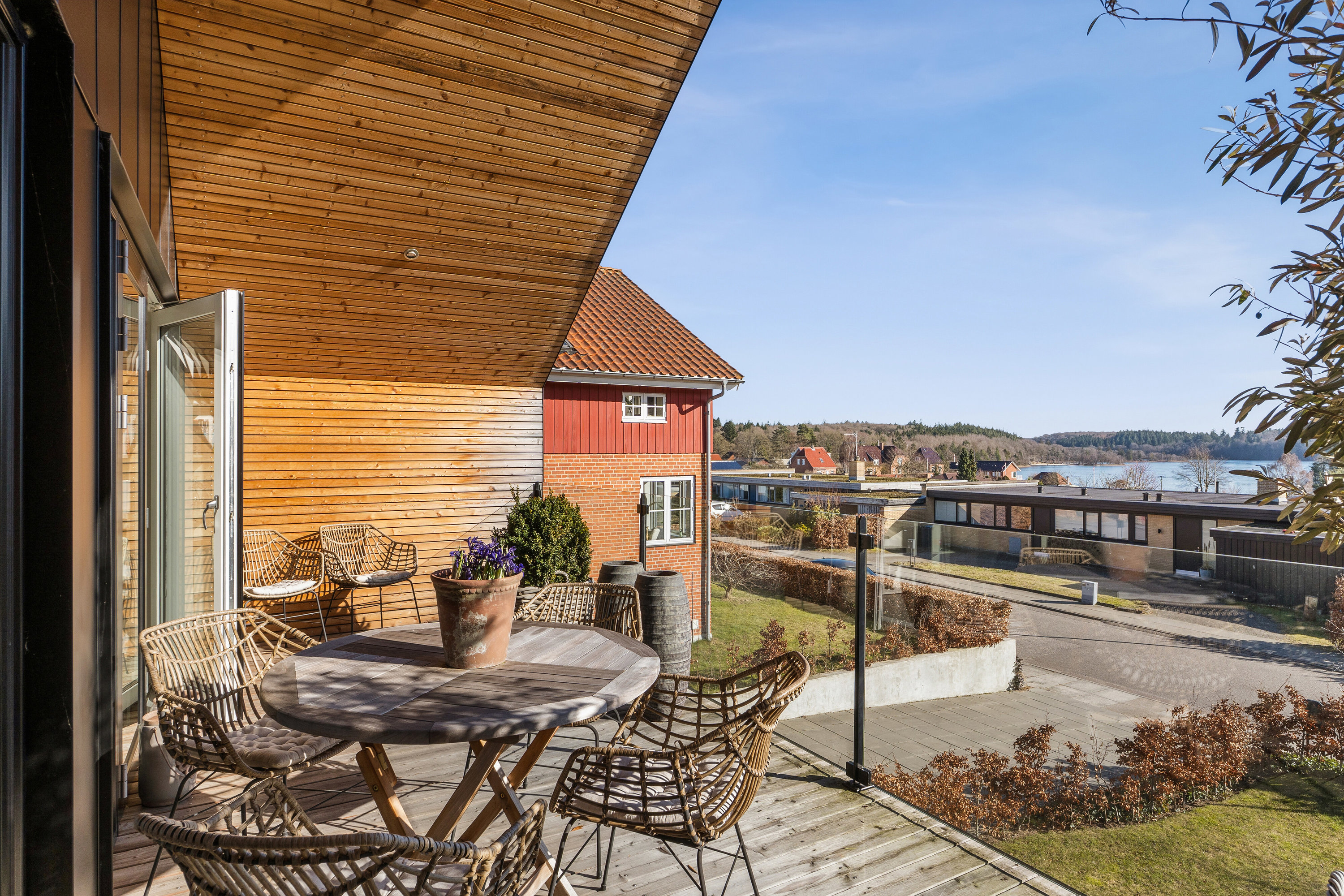 Fremhævet set fra haven billede i fuldskærmstilstand. Billede af Parkvænget 18, 8600 Silkeborg