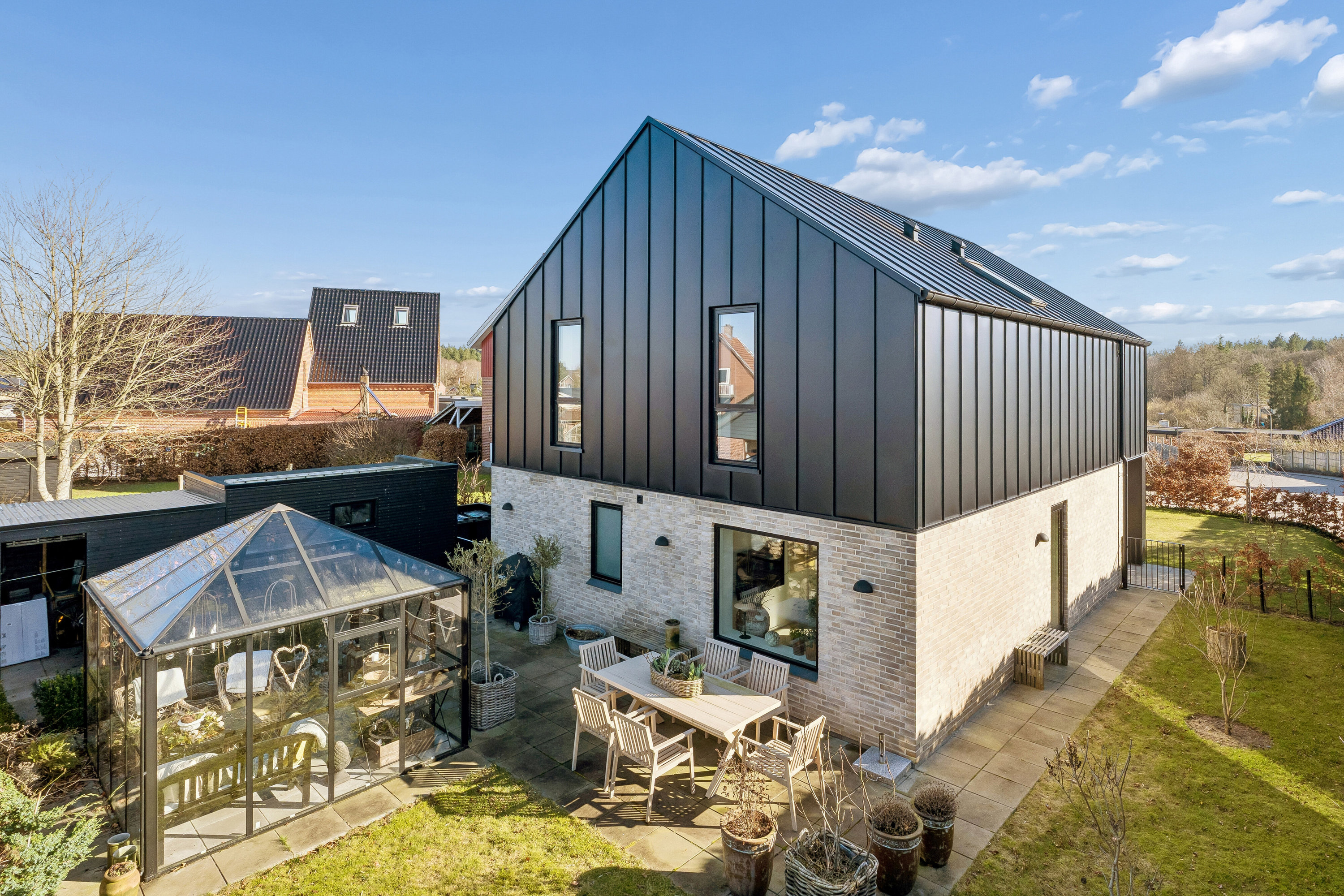 Fremhævet luftfoto billede i fuldskærmstilstand. Billede af Parkvænget 18, 8600 Silkeborg