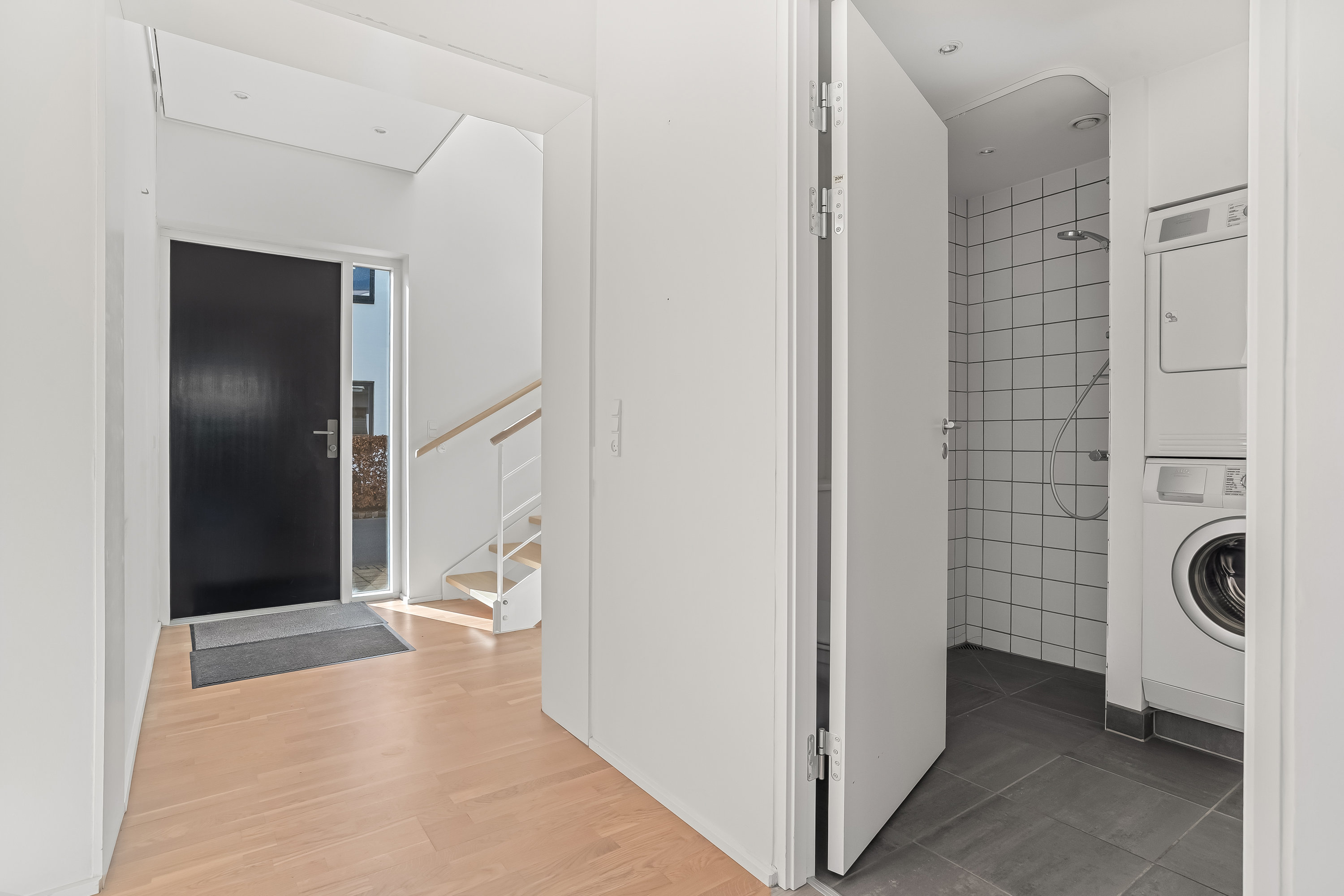 Fremhævet entré billede i fuldskærmstilstand. Billede af Ewaldsvej 32-34, 7500 Holstebro