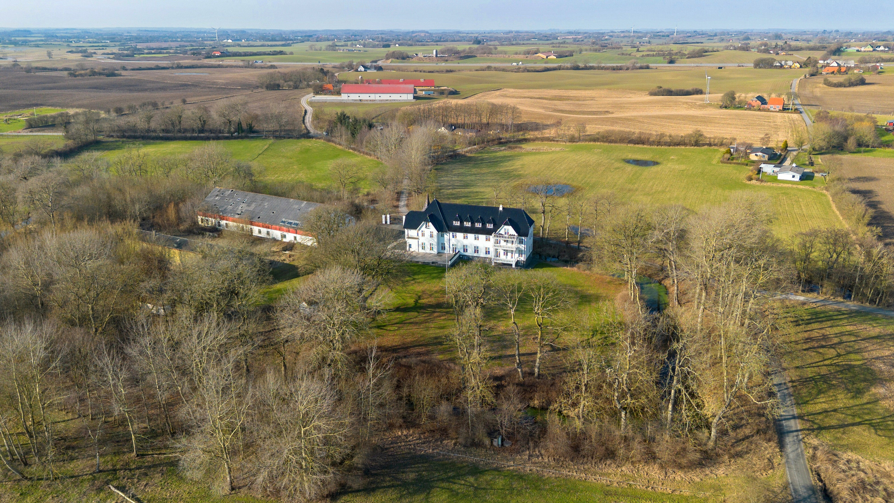 Fremhævet luftfoto billede i fuldskærmstilstand. Billede af Grøngrøftvej 16, Grøngrøft, 6200 Aabenraa