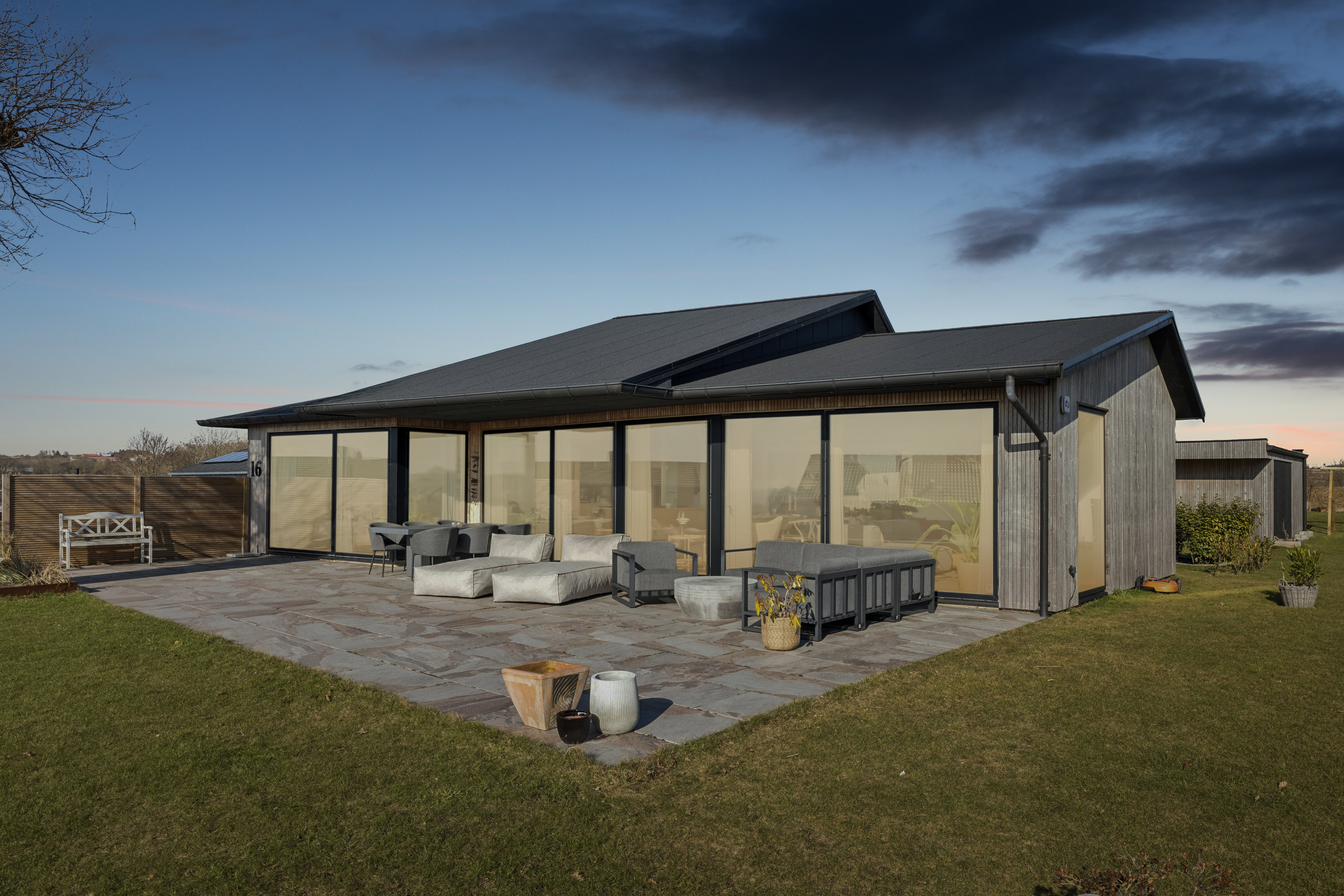 Fremhævet ejendommen billede i fuldskærmstilstand. Billede af Stenhøjvej 16, Følle Strand, 8410 Rønde