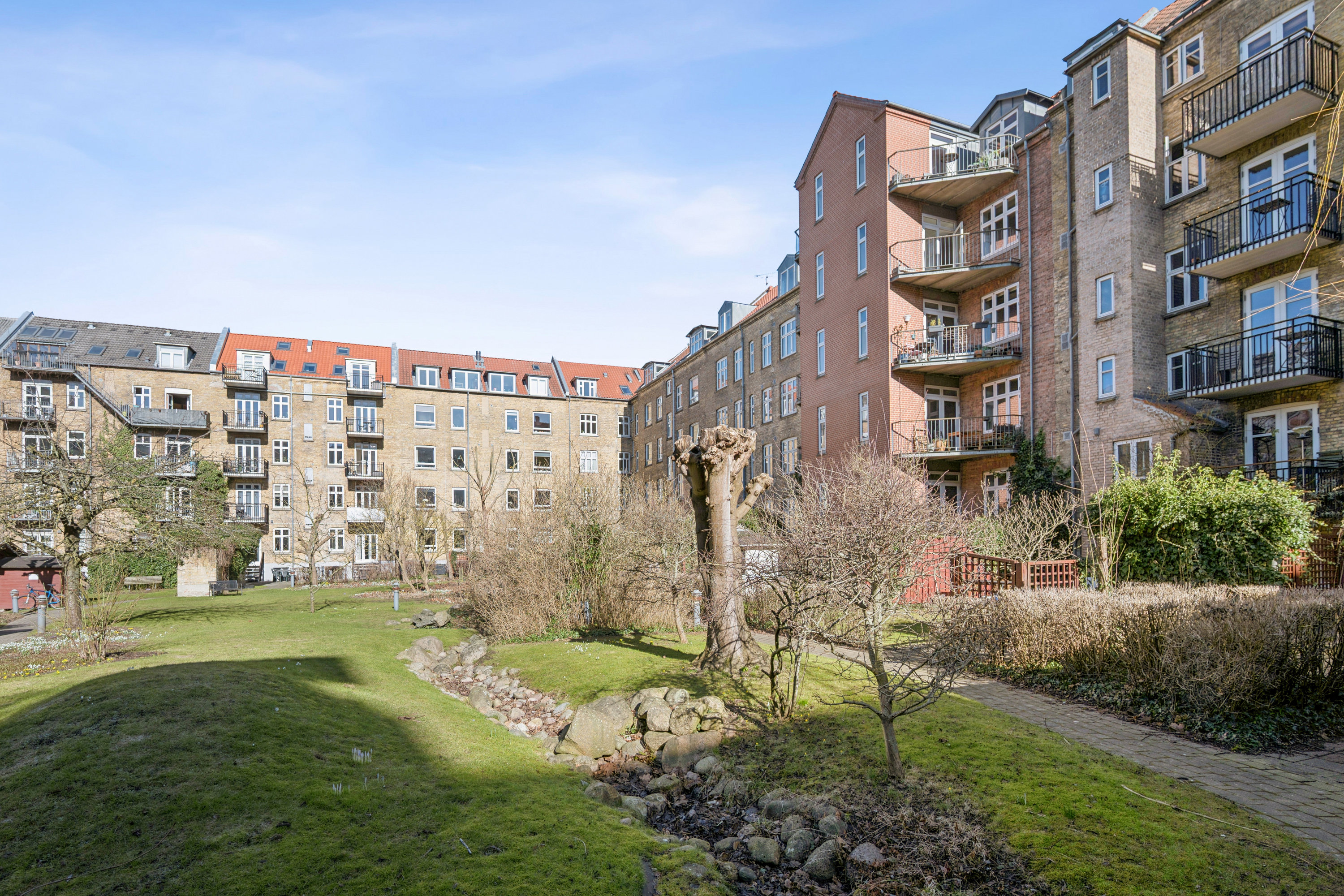 Fremhævet gårdmiljø billede i fuldskærmstilstand. Billede af Montanagade 58, st.. th., 8000 Aarhus C