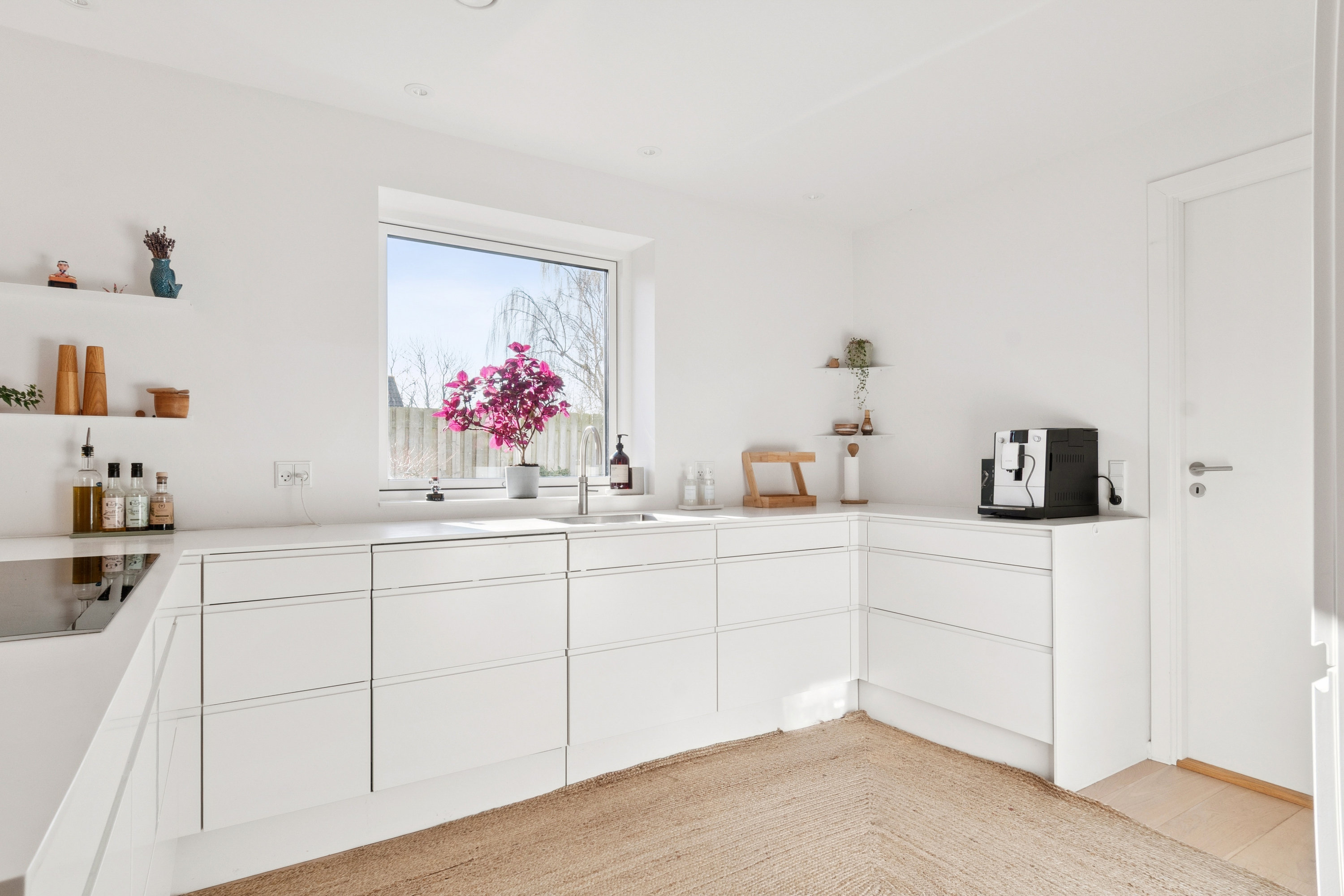 Fremhævet køkken billede i fuldskærmstilstand. Billede af Akacievej 8A, 2791 Dragør