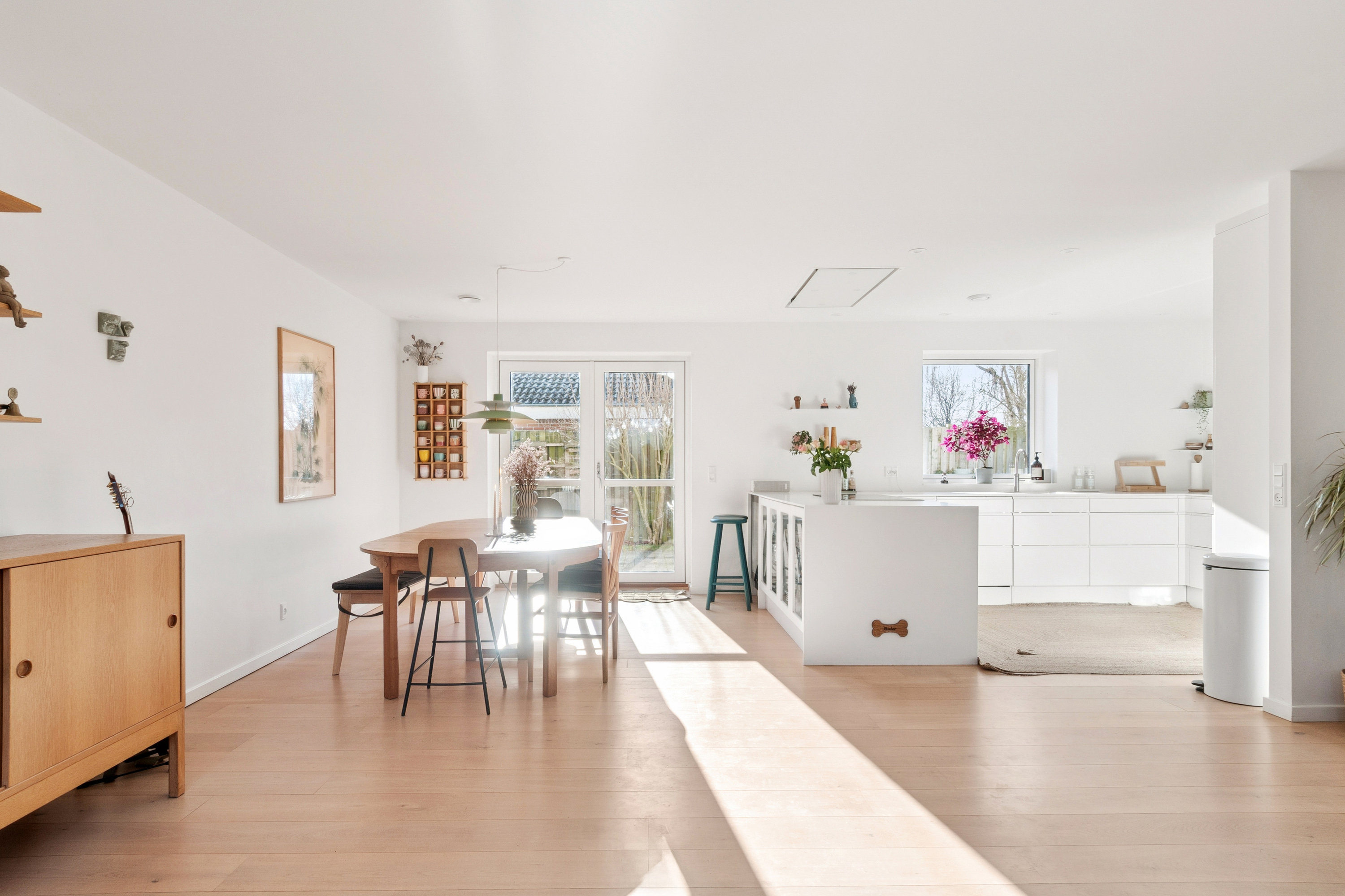 Fremhævet stue billede i fuldskærmstilstand. Billede af Akacievej 8A, 2791 Dragør