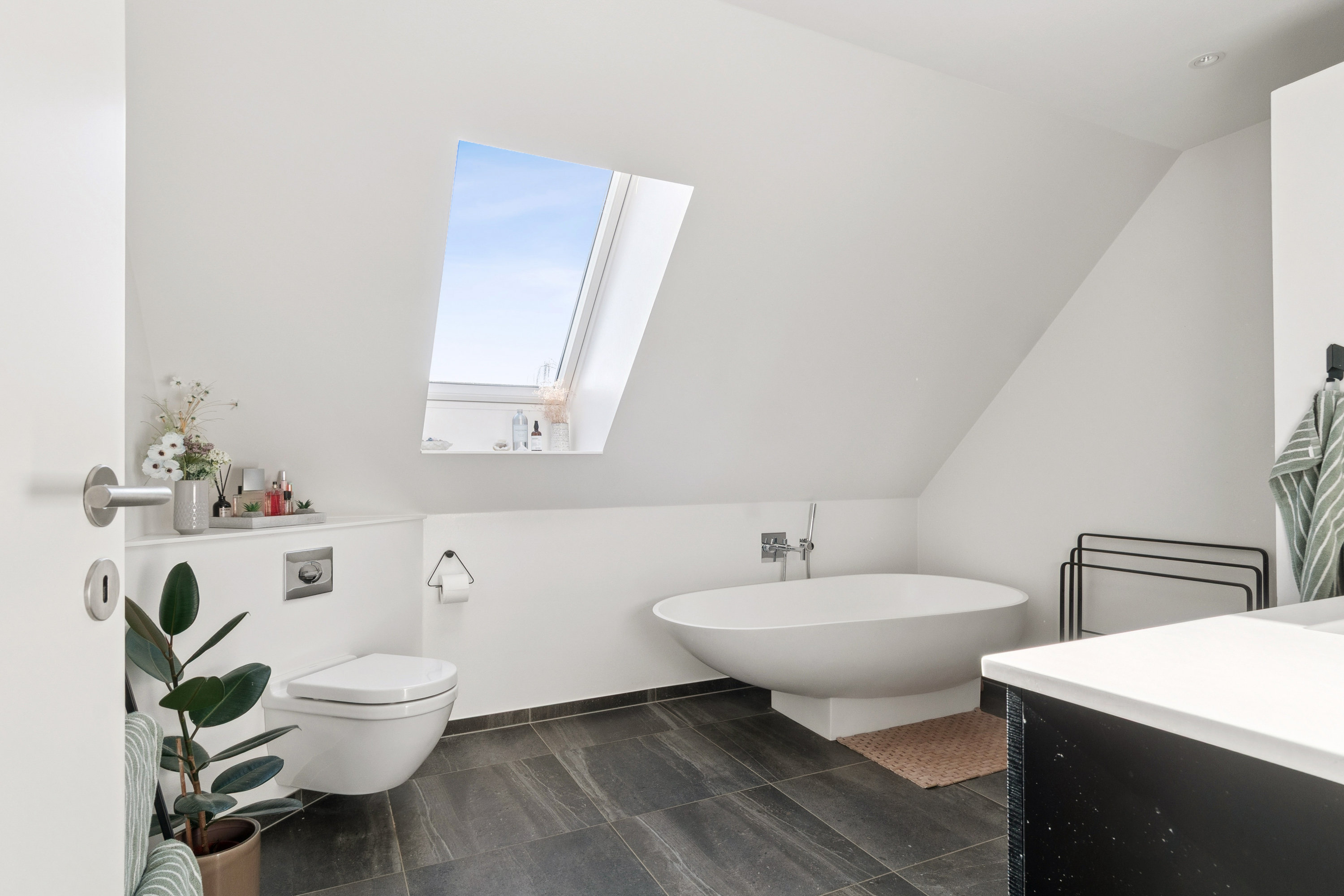 Fremhævet badeværelse billede i fuldskærmstilstand. Billede af Akacievej 8A, 2791 Dragør