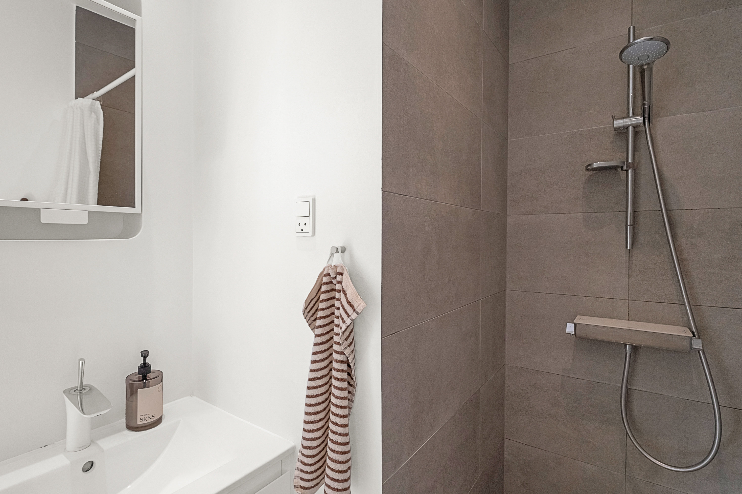 Fremhævet badeværelse billede i fuldskærmstilstand. Billede af Heibergsgade 10, 2. th., 8000 Aarhus C