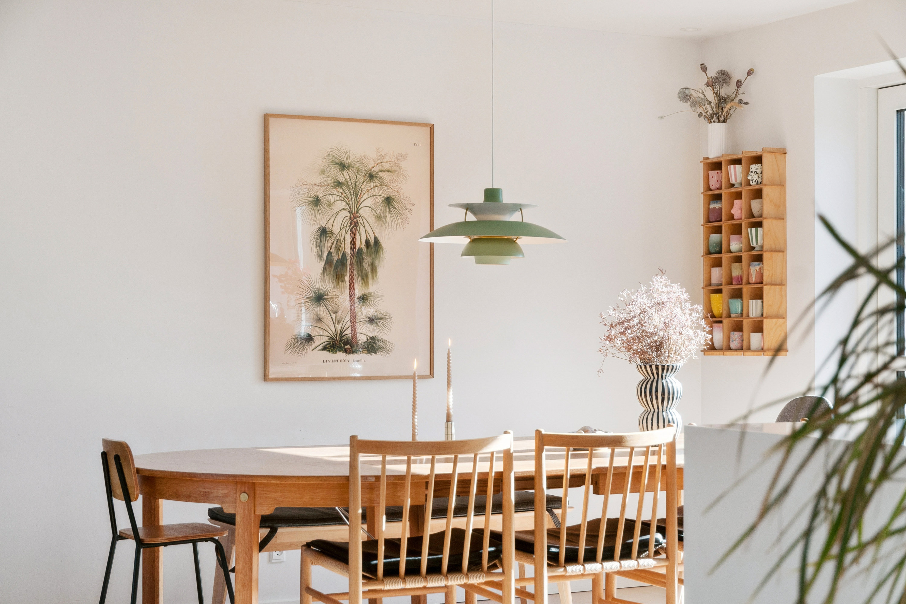 Fremhævet stue billede i fuldskærmstilstand. Billede af Akacievej 8A, 2791 Dragør