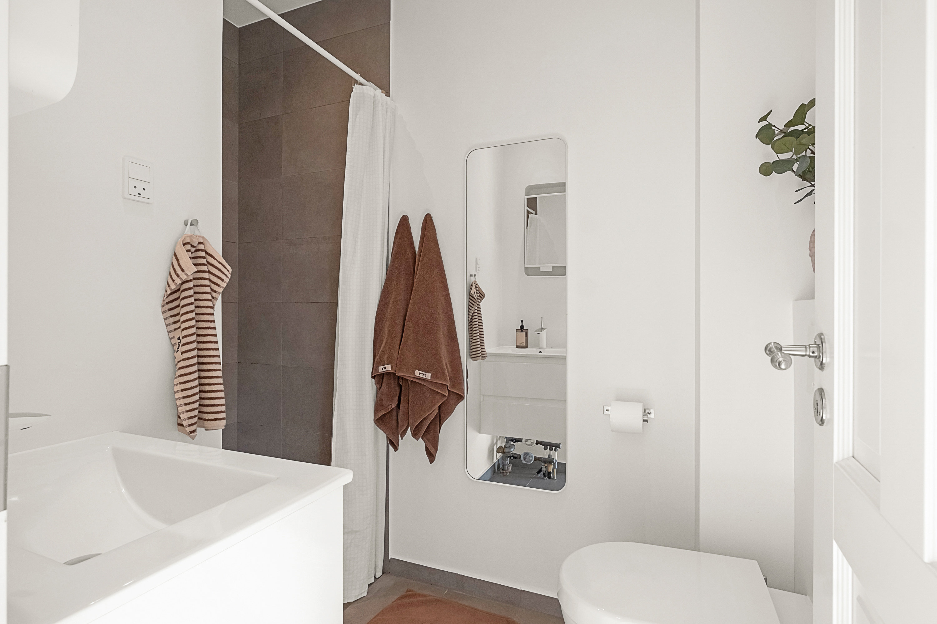 Fremhævet badeværelse billede i fuldskærmstilstand. Billede af Heibergsgade 10, 2. th., 8000 Aarhus C