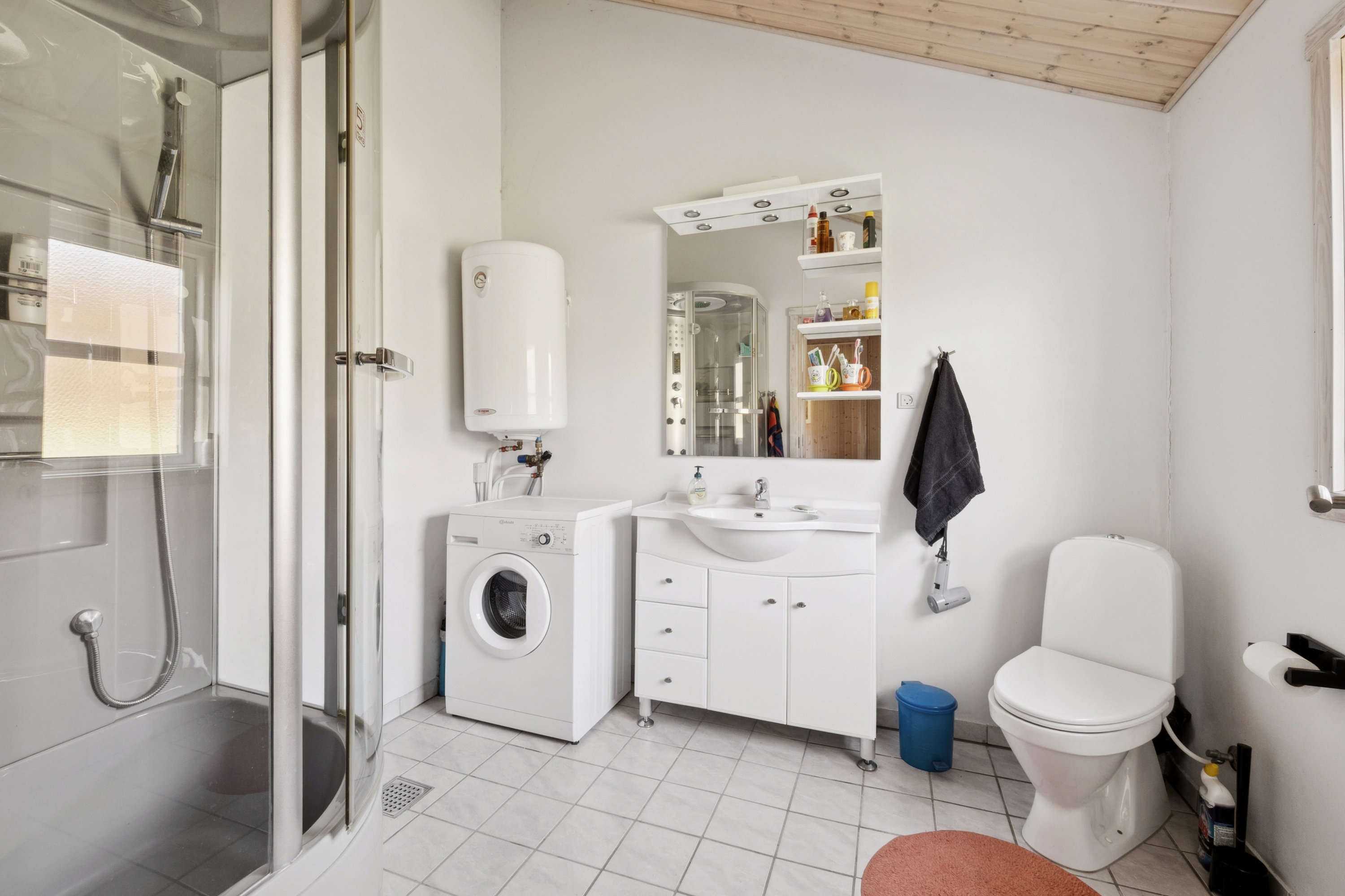 Fremhævet badeværelse billede i fuldskærmstilstand. Billede af Eskovvej 69, Eskov, 7870 Roslev