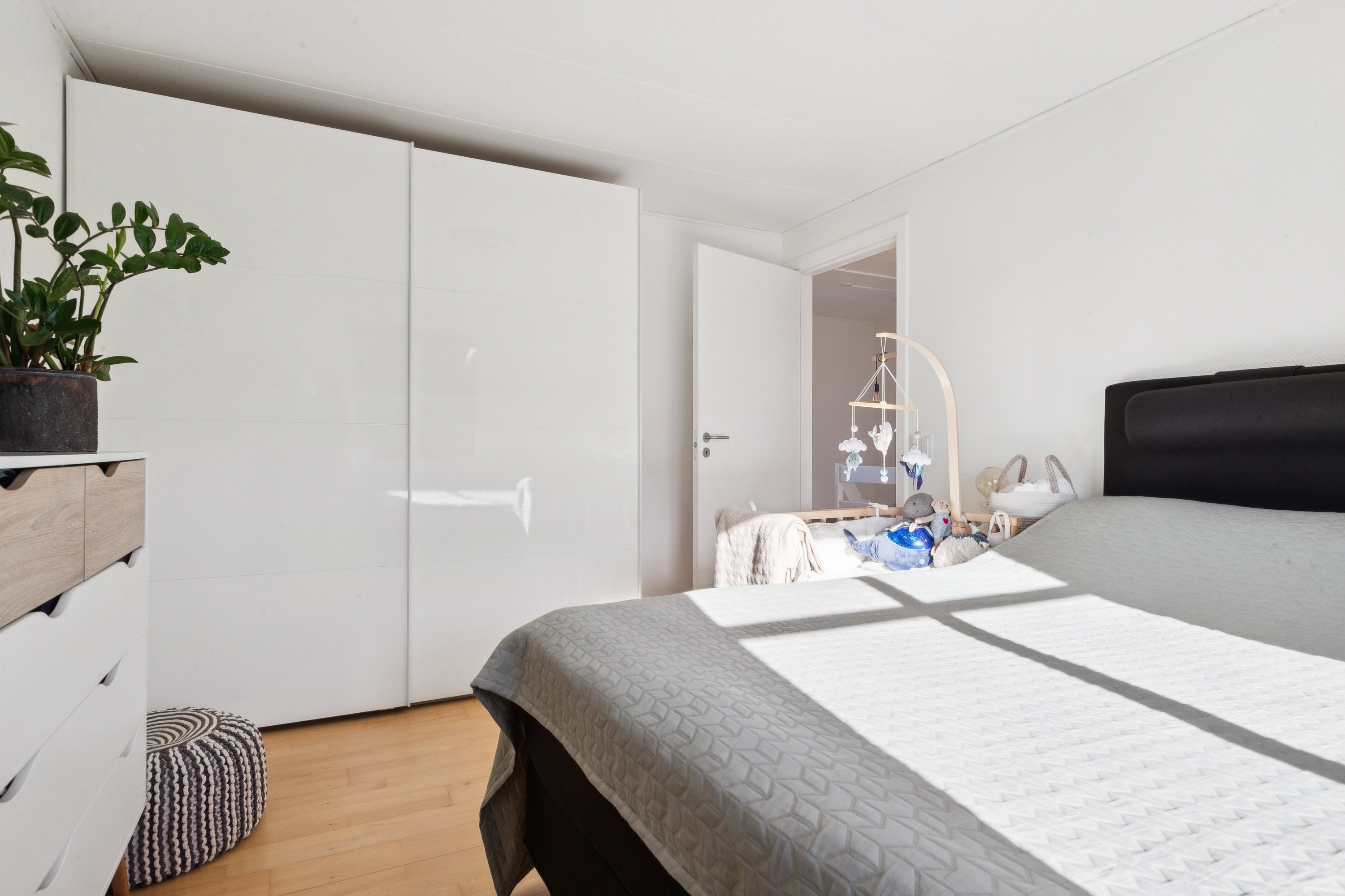 Fremhævet værelse billede i fuldskærmstilstand. Billede af Lindevej 3C, 2630 Taastrup