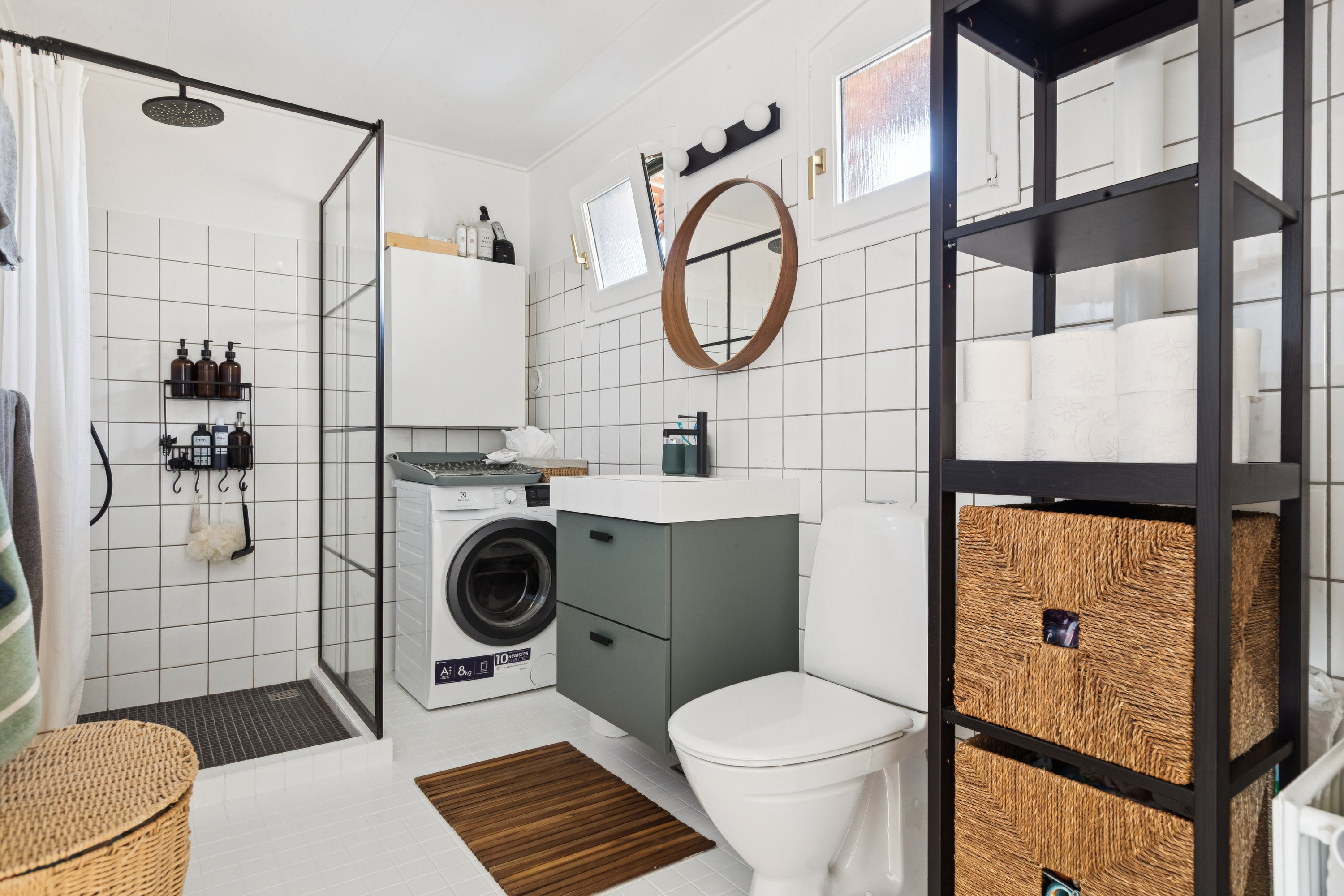 Fremhævet badeværelse billede i fuldskærmstilstand. Billede af Lindevej 3C, 2630 Taastrup