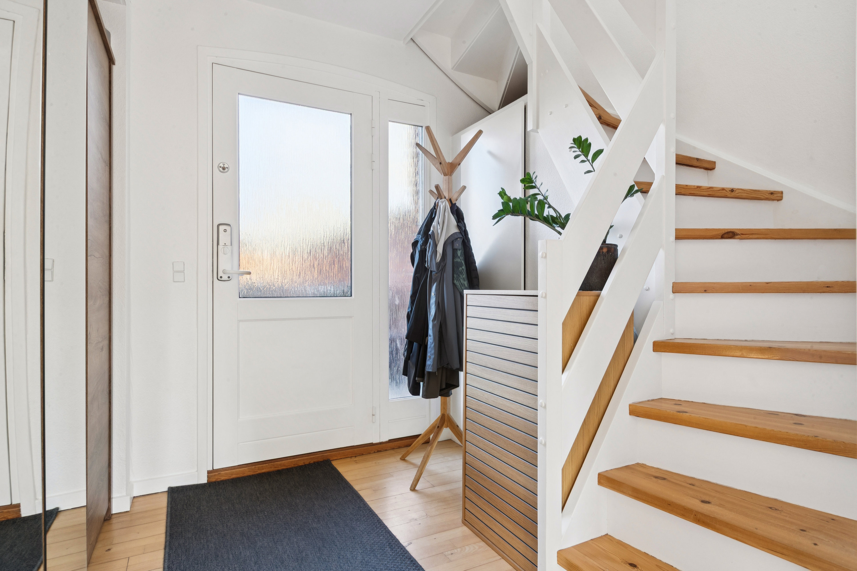 Fremhævet trappe billede i fuldskærmstilstand. Billede af Lindevej 3C, 2630 Taastrup