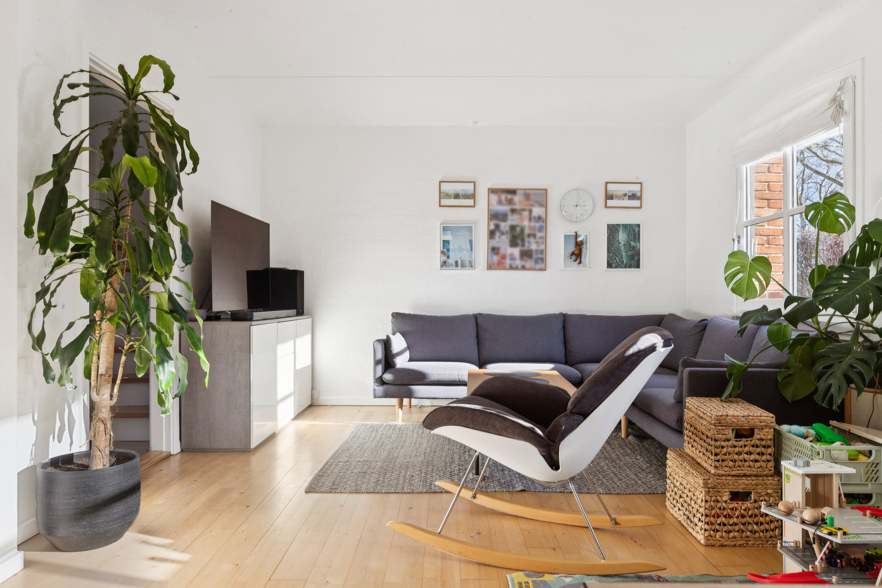 Fremhævet stue billede i fuldskærmstilstand. Billede af Lindevej 3C, 2630 Taastrup