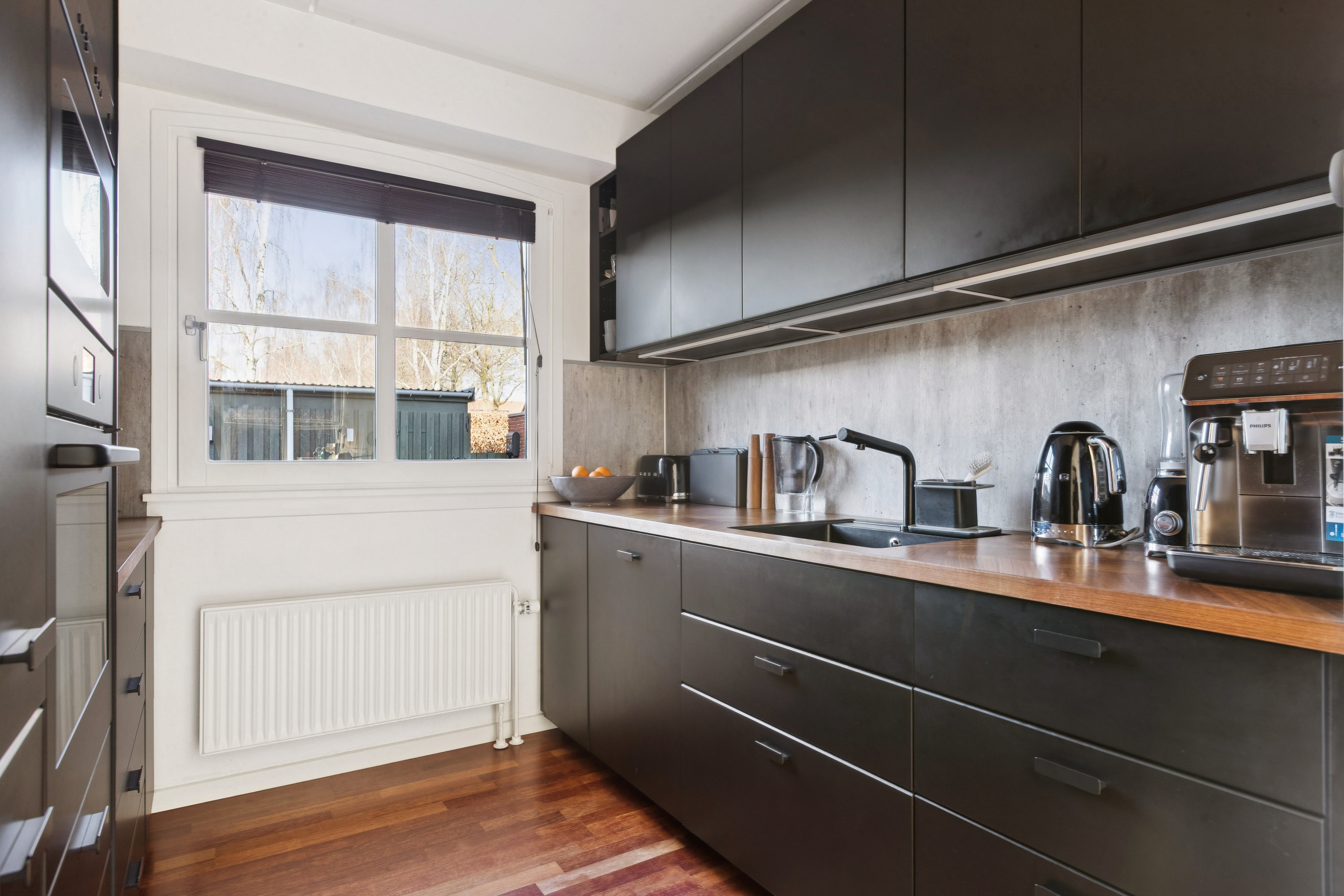 Fremhævet køkken billede i fuldskærmstilstand. Billede af Lindevej 3C, 2630 Taastrup