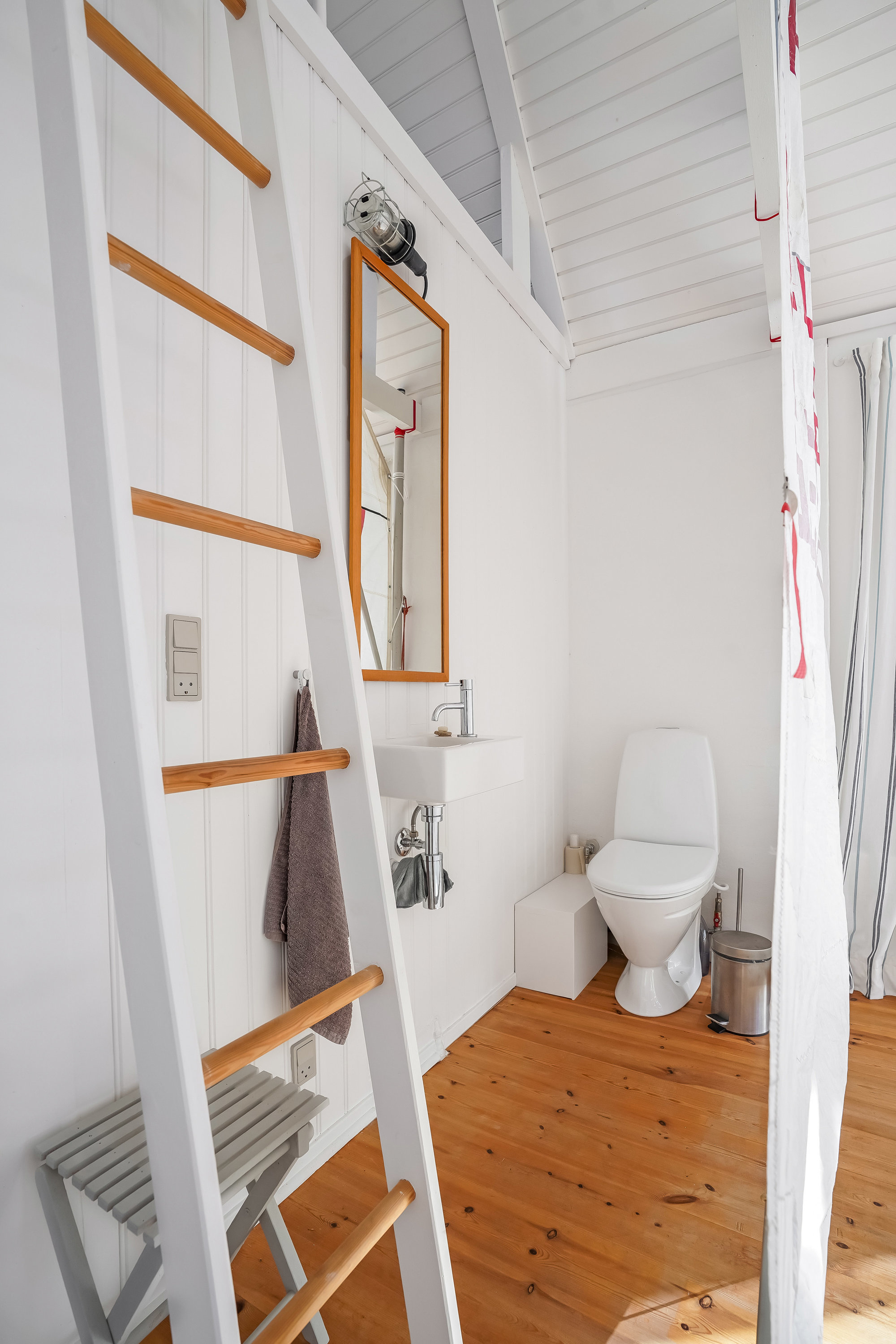 Fremhævet toilet billede i fuldskærmstilstand. Billede af Daadyrvænget 8, Båring Ege, 5466 Asperup