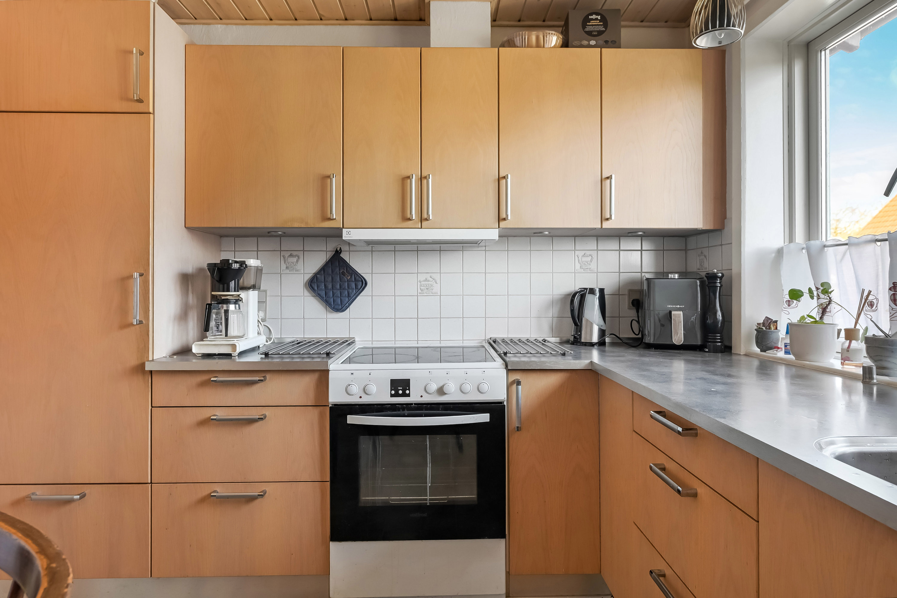 Fremhævet køkken billede i fuldskærmstilstand. Billede af Løvlundvej 7, 7250 Hejnsvig