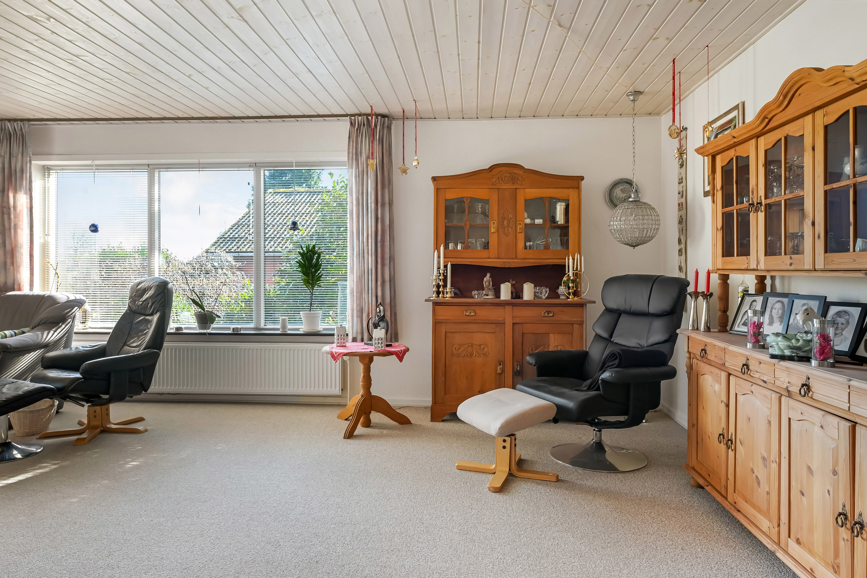 Fremhævet stue billede i fuldskærmstilstand. Billede af Løvlundvej 7, 7250 Hejnsvig