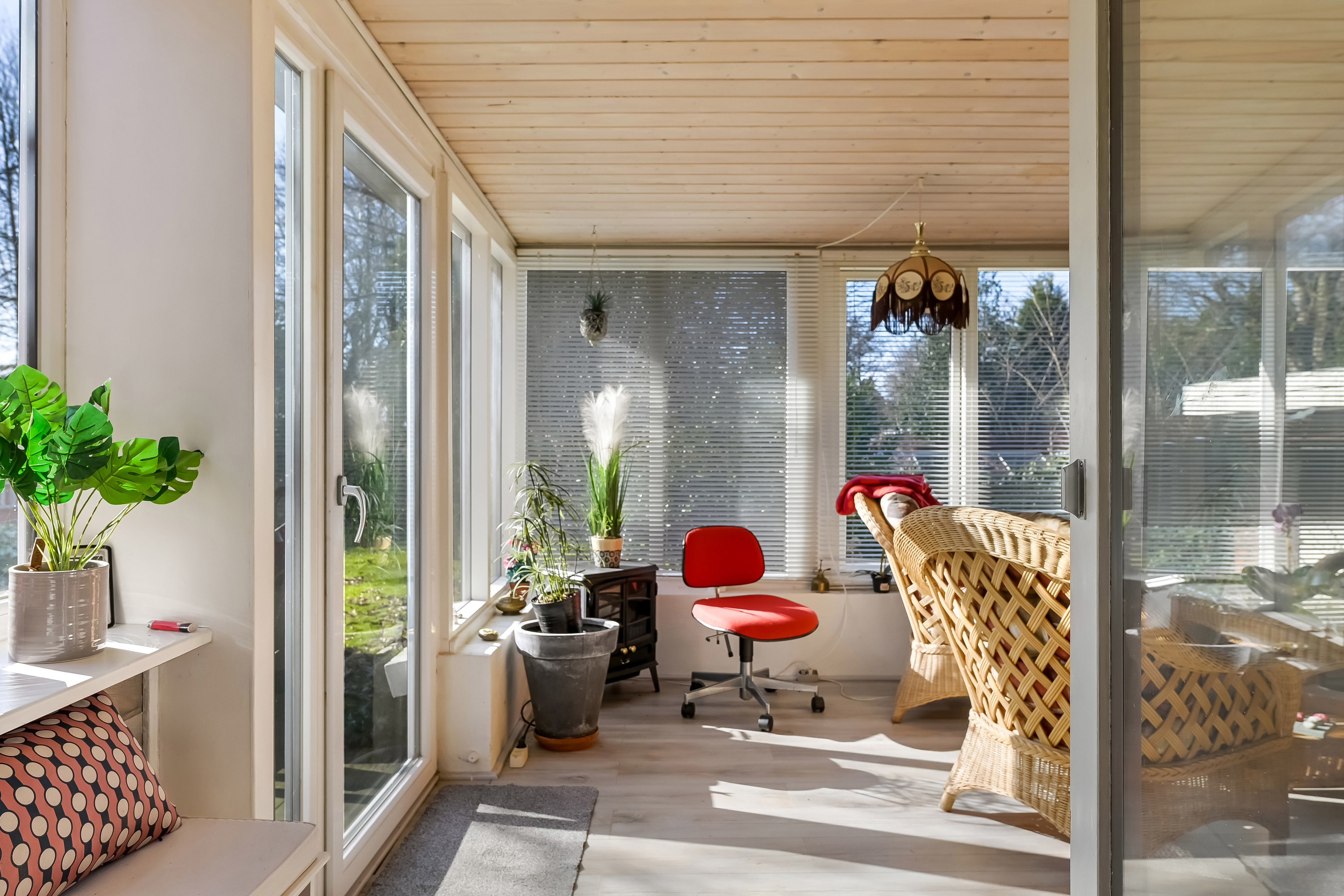 Fremhævet stue billede i fuldskærmstilstand. Billede af Løvlundvej 7, 7250 Hejnsvig