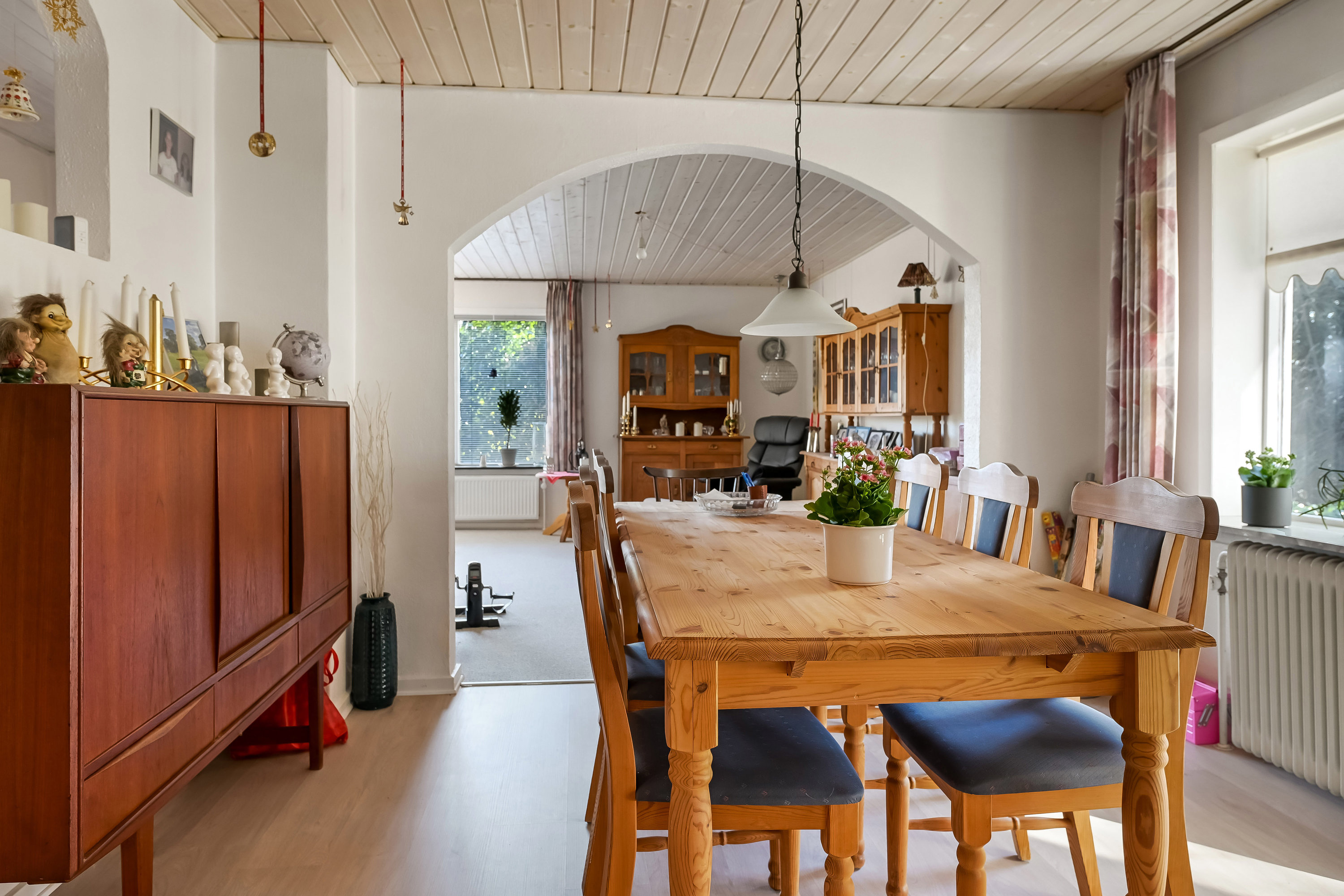 Fremhævet stue billede i fuldskærmstilstand. Billede af Løvlundvej 7, 7250 Hejnsvig