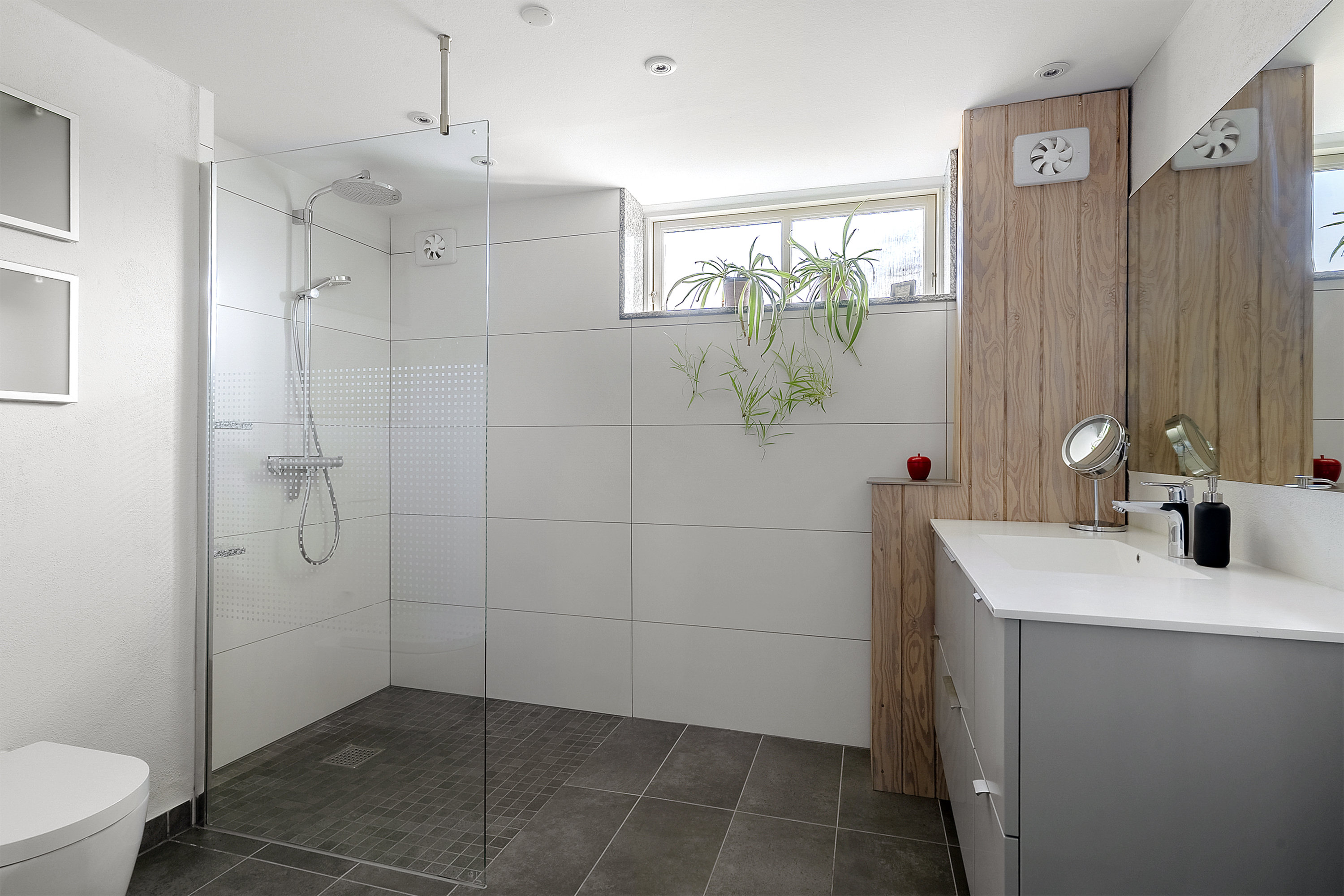 Fremhævet badeværelse billede i fuldskærmstilstand. Billede af Stubhøjvej 10, Hjallese, 5260 Odense S