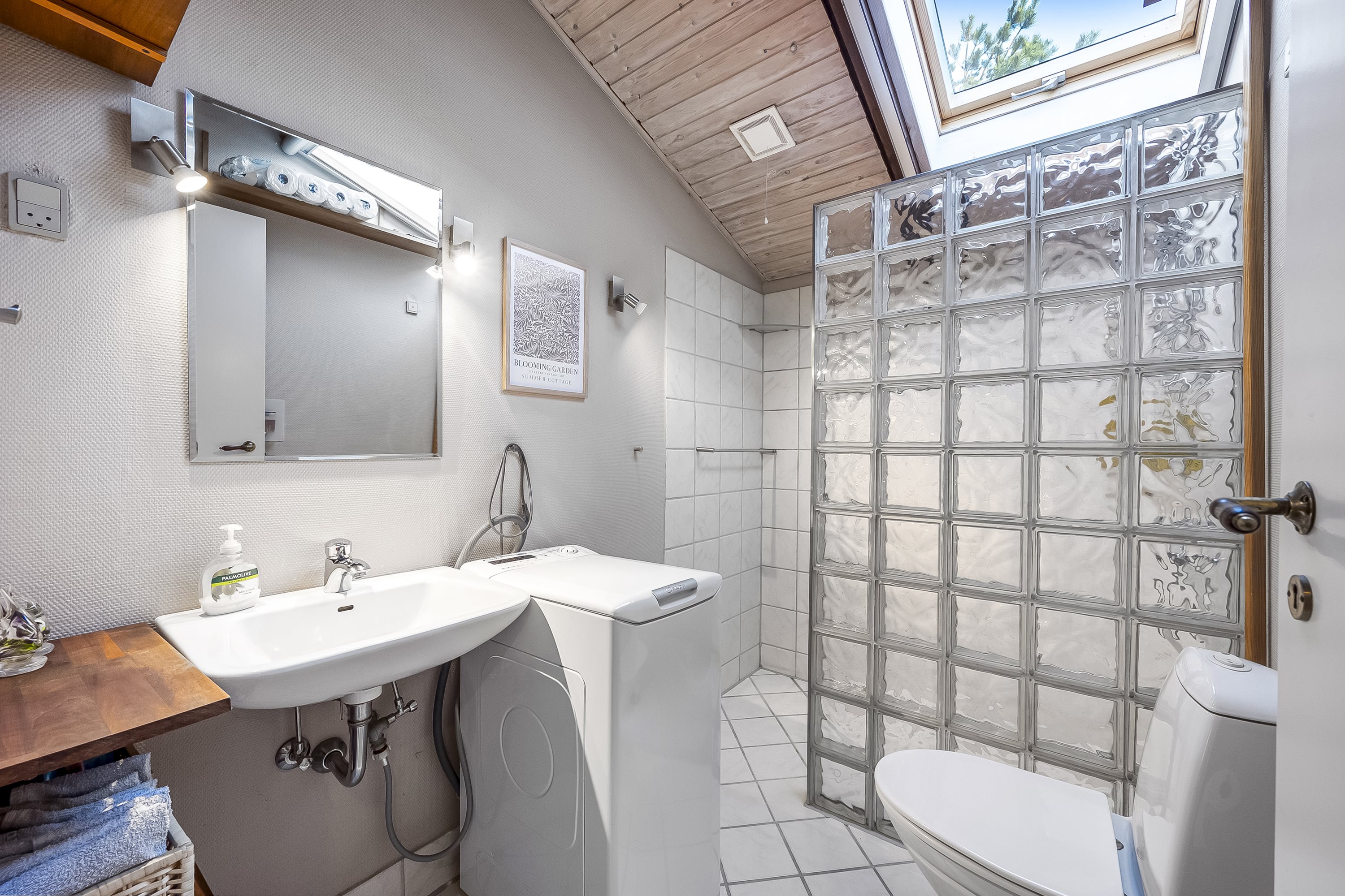 Fremhævet badeværelse billede i fuldskærmstilstand. Billede af Sivvænget 44, Stauning, 6900 Skjern