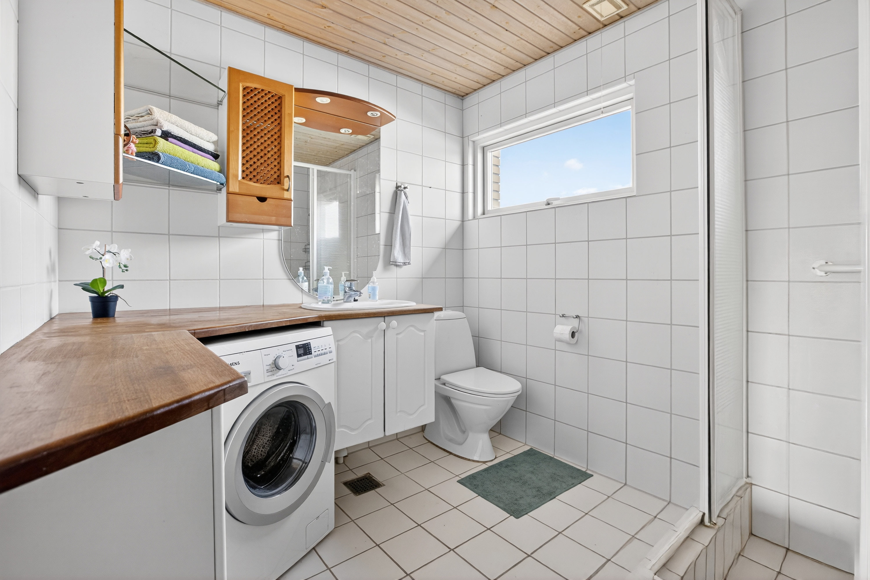 Fremhævet bad billede i fuldskærmstilstand. Billede af Georginehaven 44, Smørumnedre, 2765 Smørum