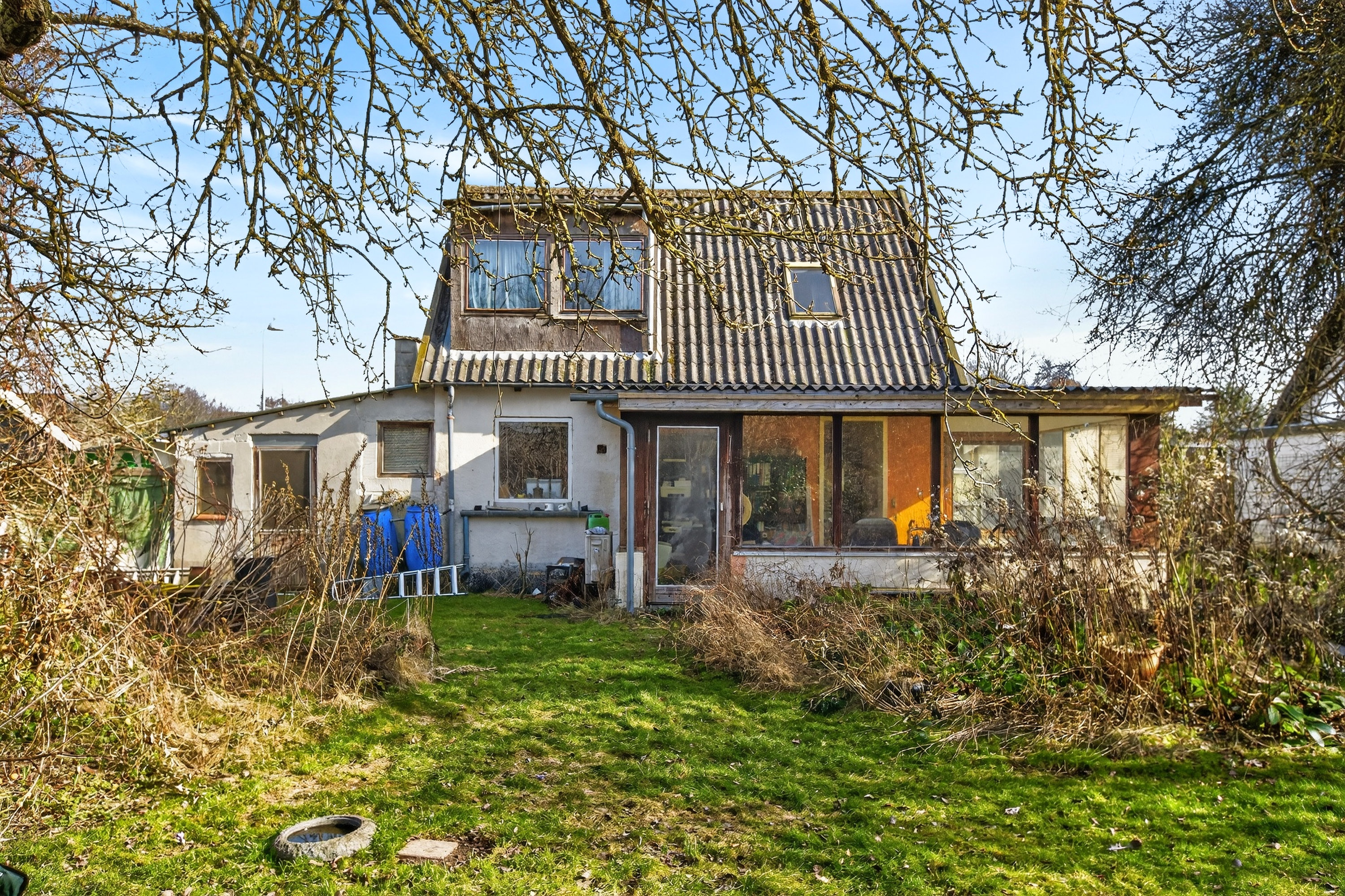 Fremhævet facade billede i fuldskærmstilstand. Billede af Måløvhøjvej 32, 2750 Ballerup