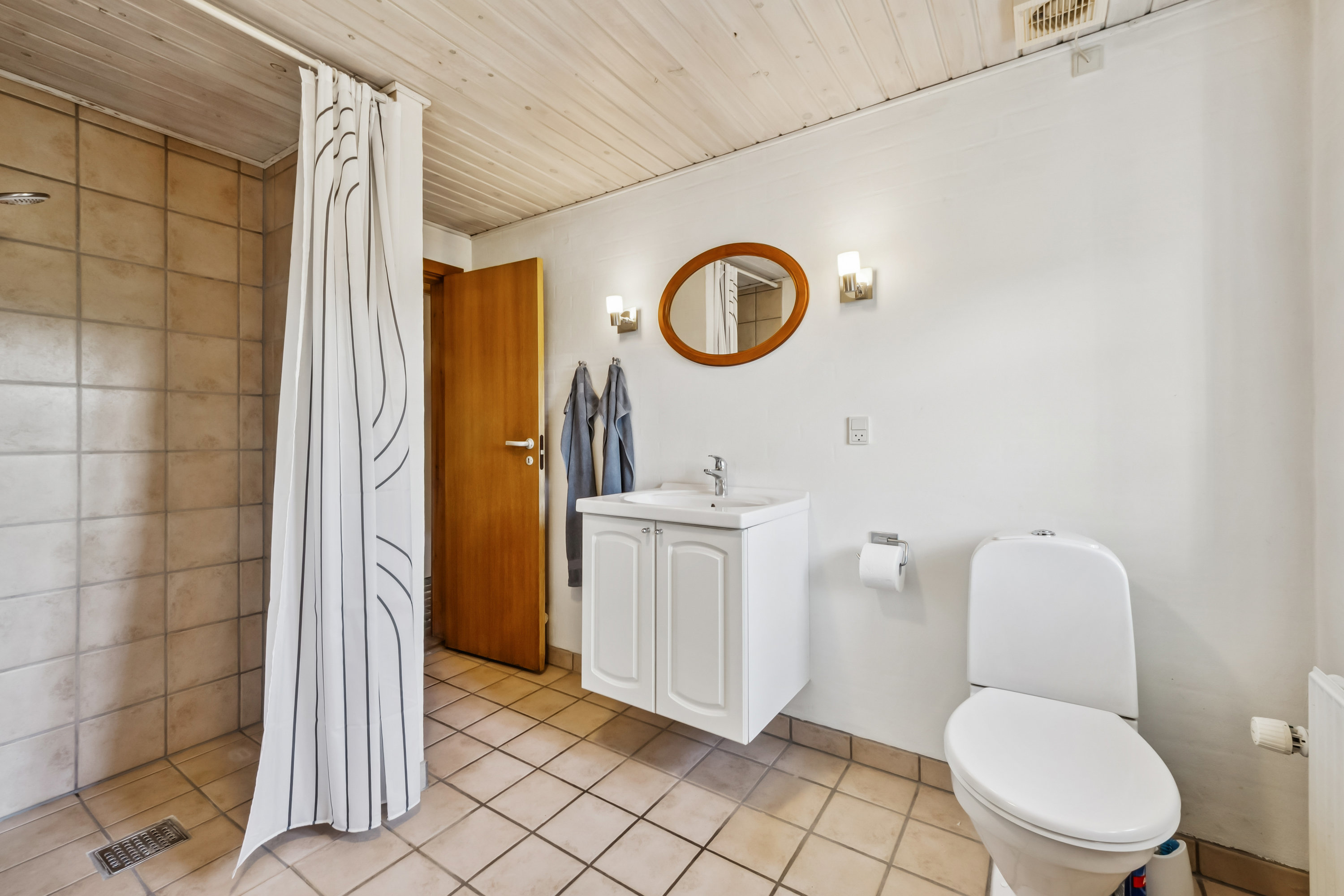 Fremhævet badeværelse billede i fuldskærmstilstand. Billede af Højstrupvej 93, Øsløs, 7742 Vesløs