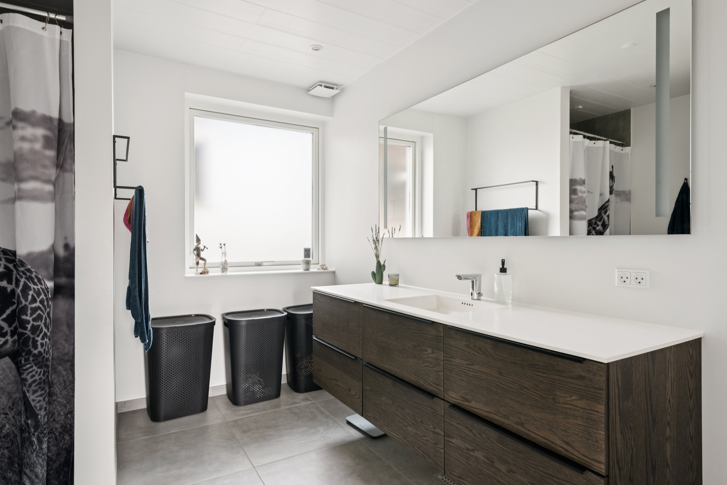 Fremhævet badeværelse billede i fuldskærmstilstand. Billede af Linde Alle 46, 8963 Auning