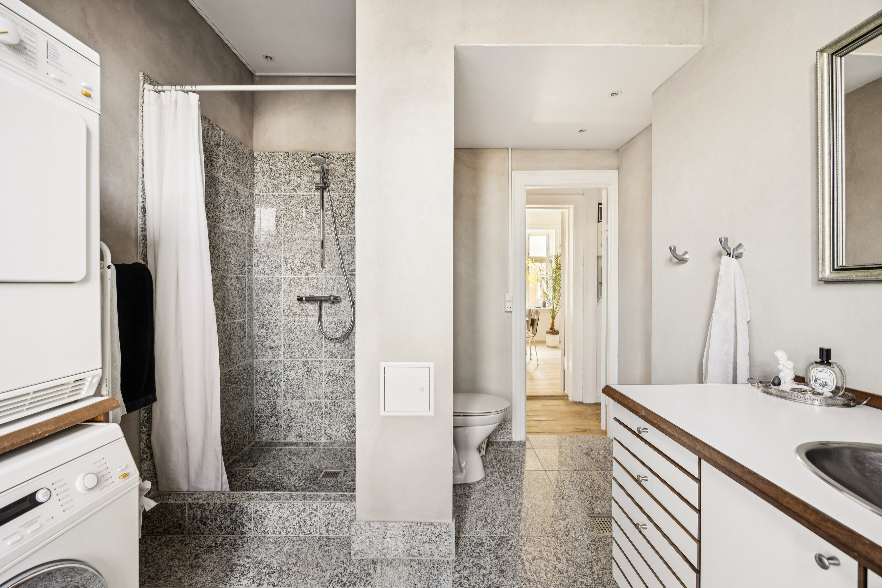 Fremhævet badeværelse billede i fuldskærmstilstand. Billede af Hollændervej 18, 1. th., 1855 Frederiksberg C