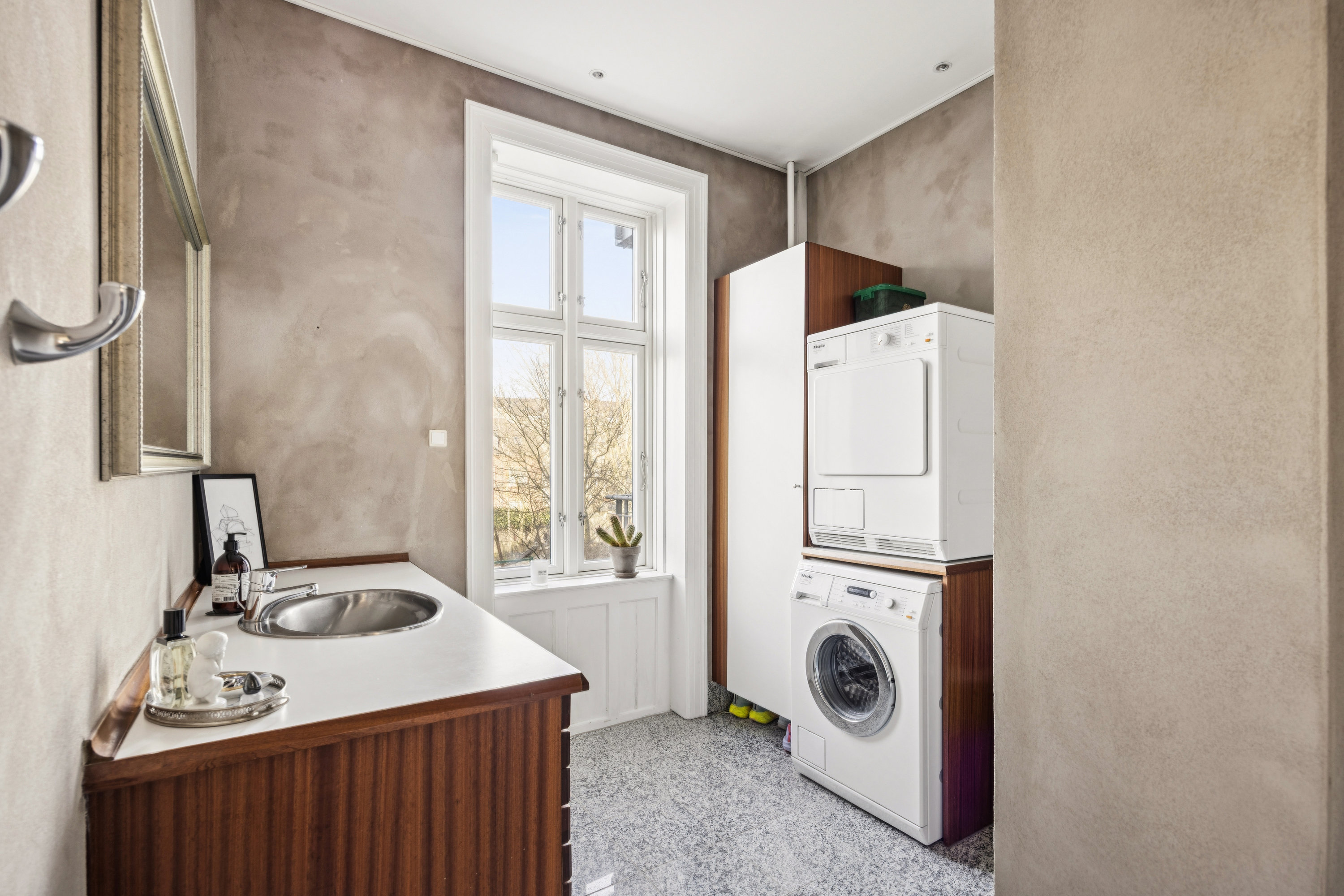 Fremhævet badeværelse billede i fuldskærmstilstand. Billede af Hollændervej 18, 1. th., 1855 Frederiksberg C