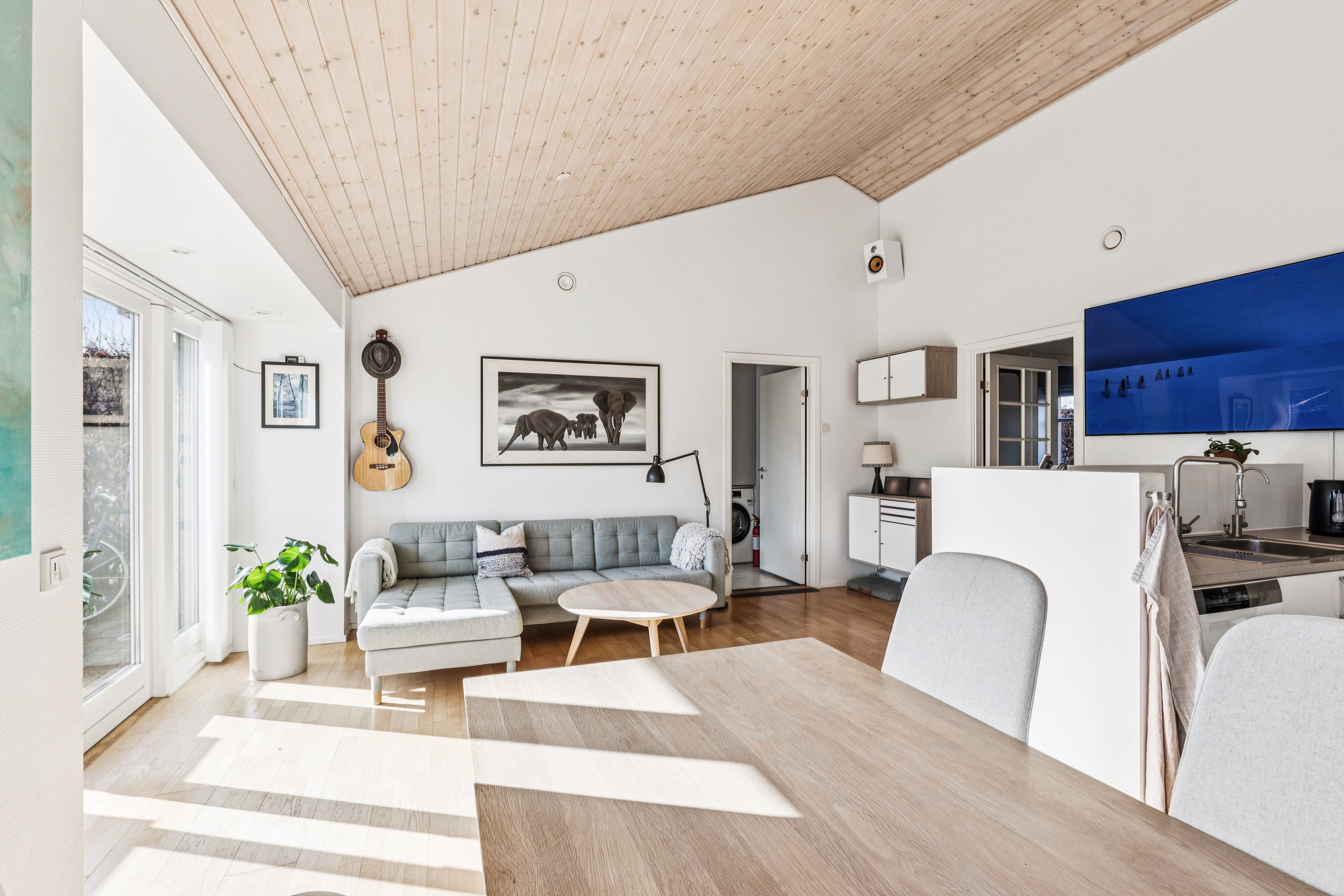 Fremhævet stue billede i fuldskærmstilstand. Billede af Merlegårds Vænge 53, 2635 Ishøj