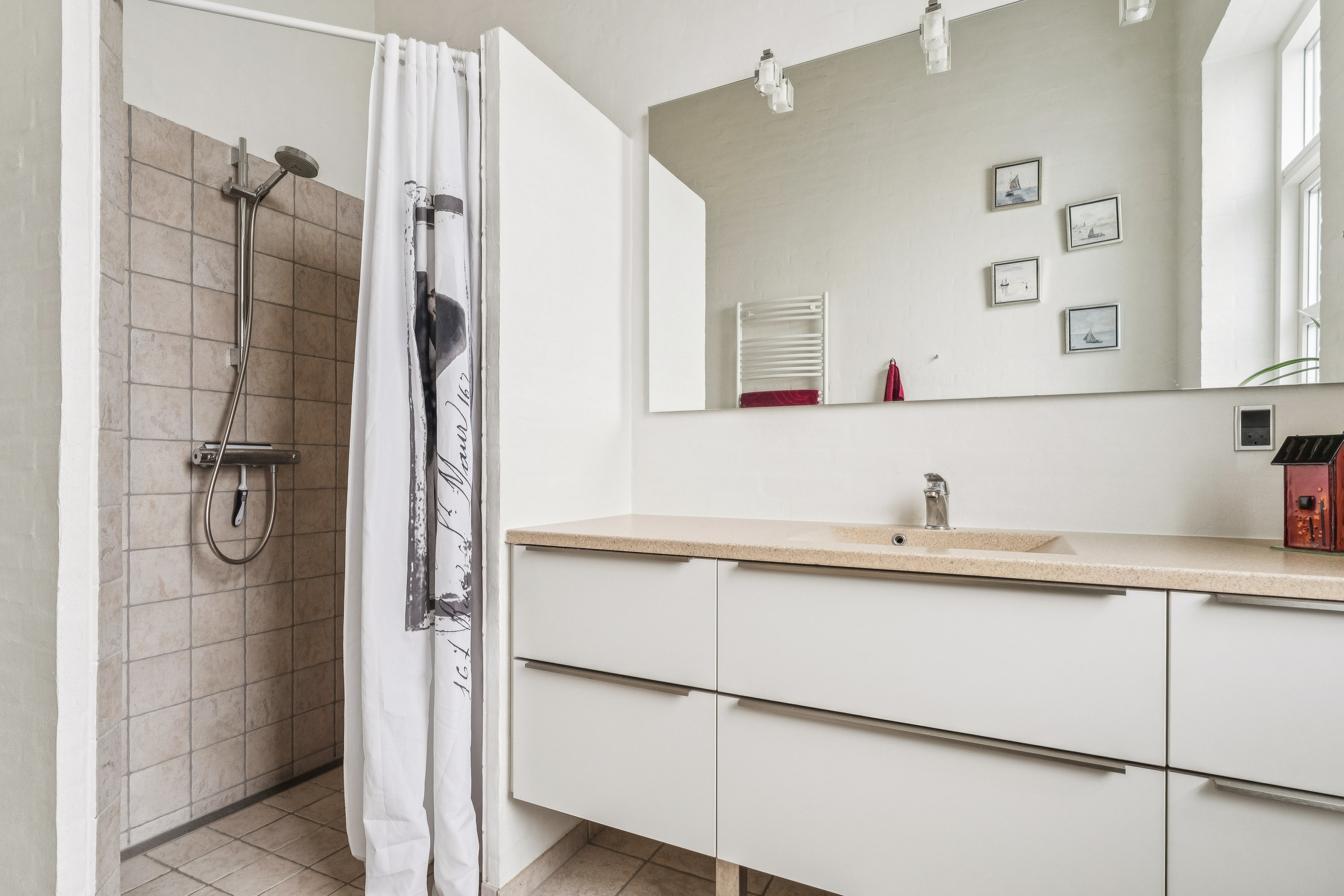 Fremhævet badeværelse billede i fuldskærmstilstand. Billede af Haresvinget 14, 8850 Bjerringbro