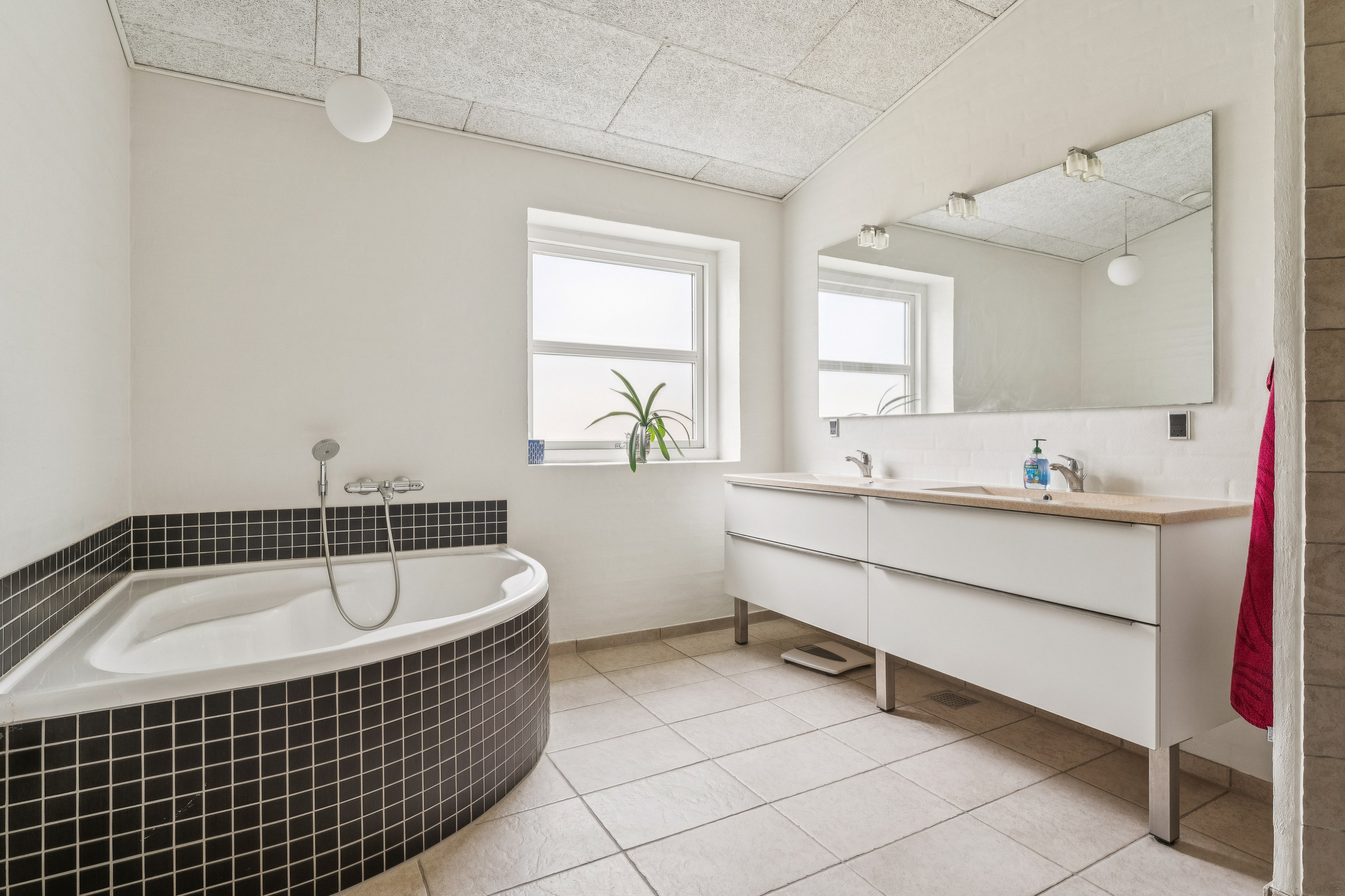 Fremhævet badeværelse billede i fuldskærmstilstand. Billede af Haresvinget 14, 8850 Bjerringbro