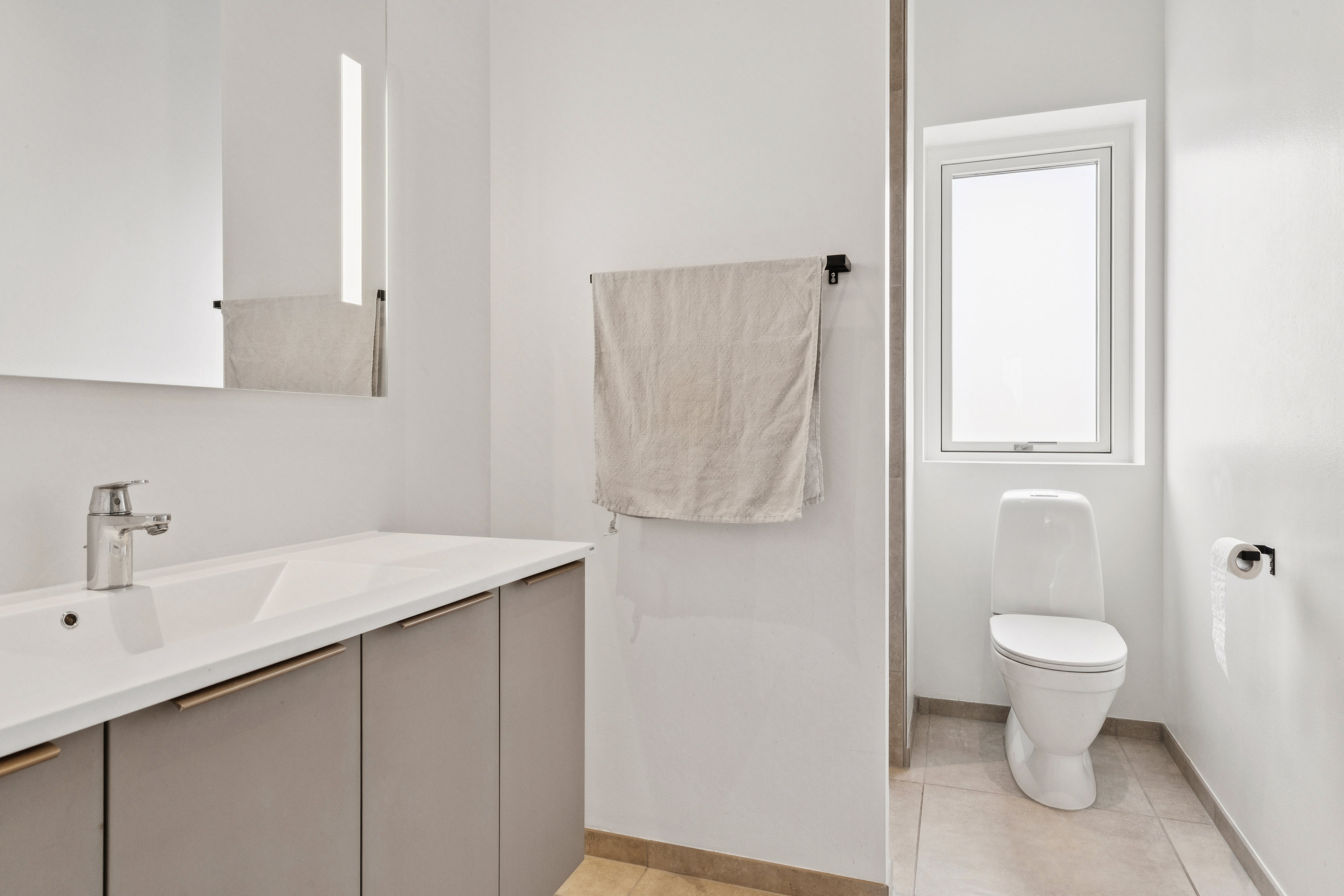 Fremhævet badeværelse billede i fuldskærmstilstand. Billede af Høje Støvring 210, 9530 Støvring