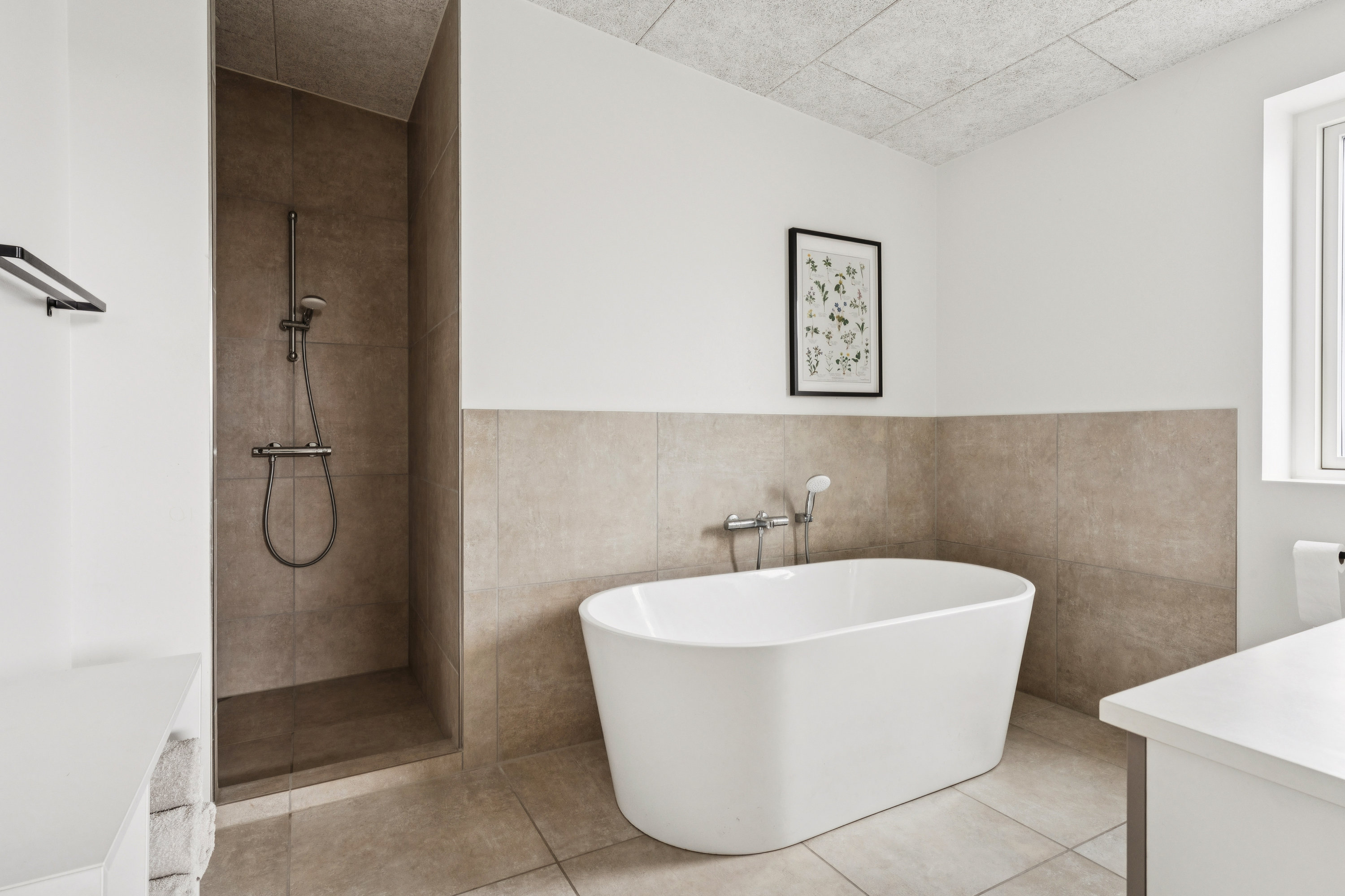 Fremhævet badeværelse billede i fuldskærmstilstand. Billede af Høje Støvring 210, 9530 Støvring