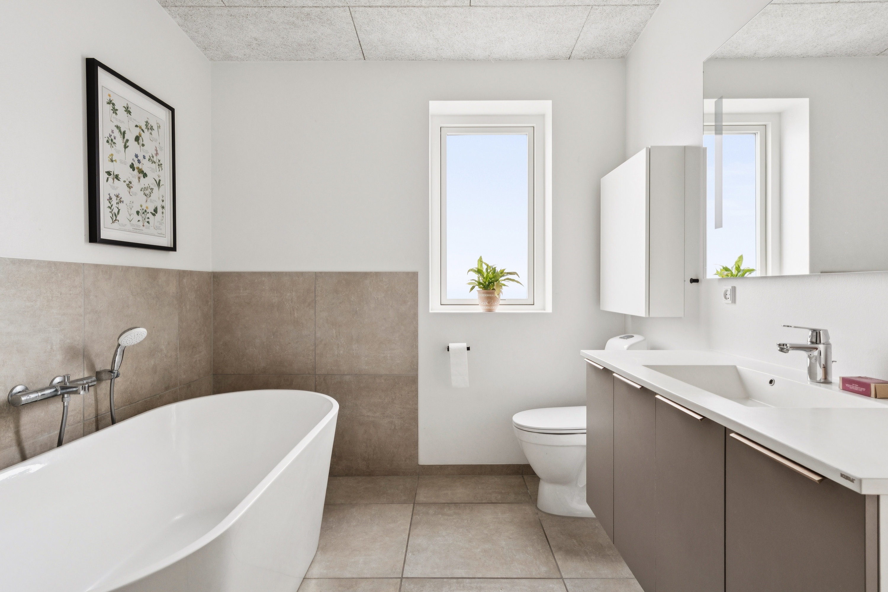 Fremhævet badeværelse billede i fuldskærmstilstand. Billede af Høje Støvring 210, 9530 Støvring