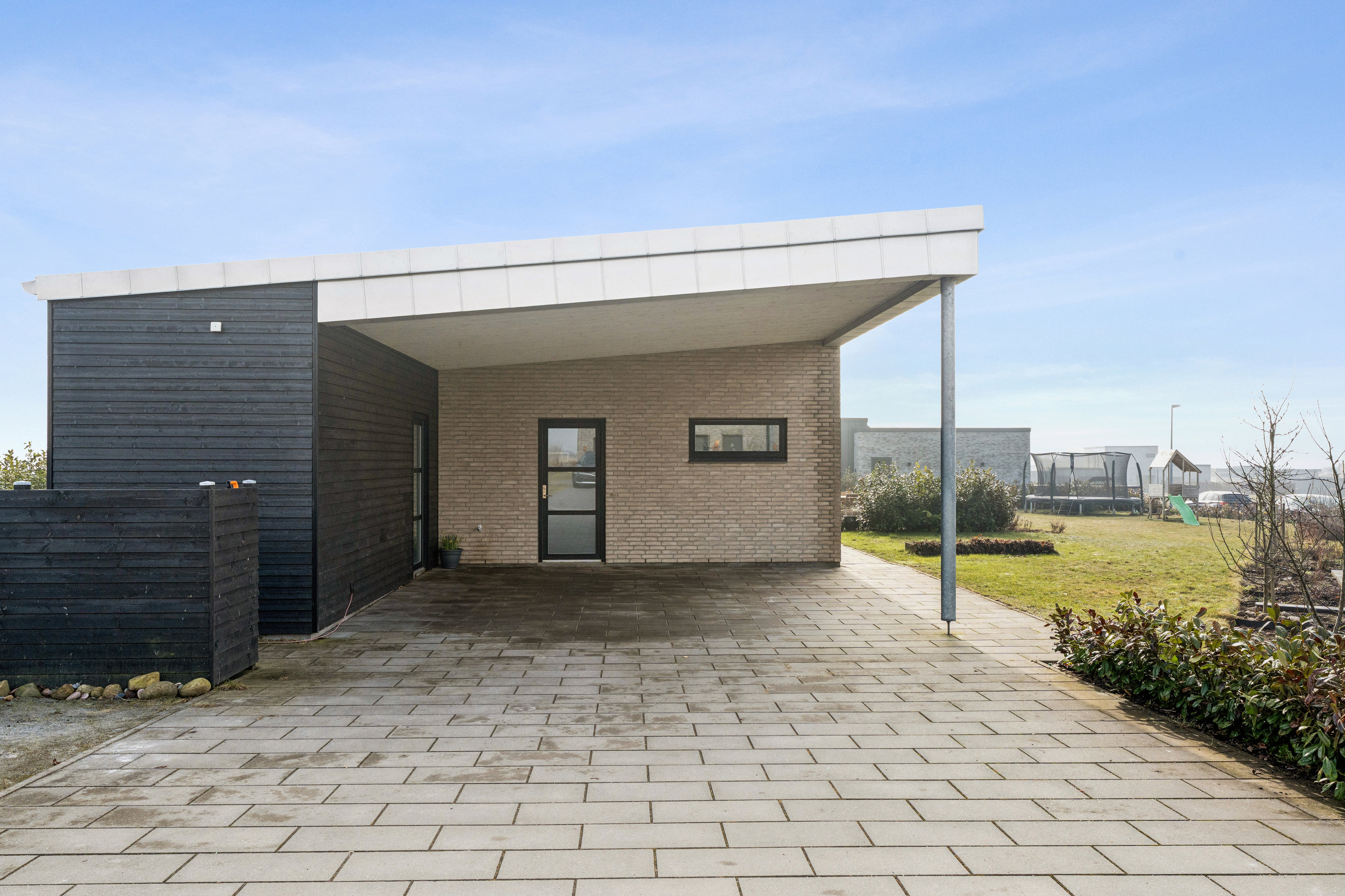 Fremhævet indkørsel billede i fuldskærmstilstand. Billede af Høje Støvring 210, 9530 Støvring