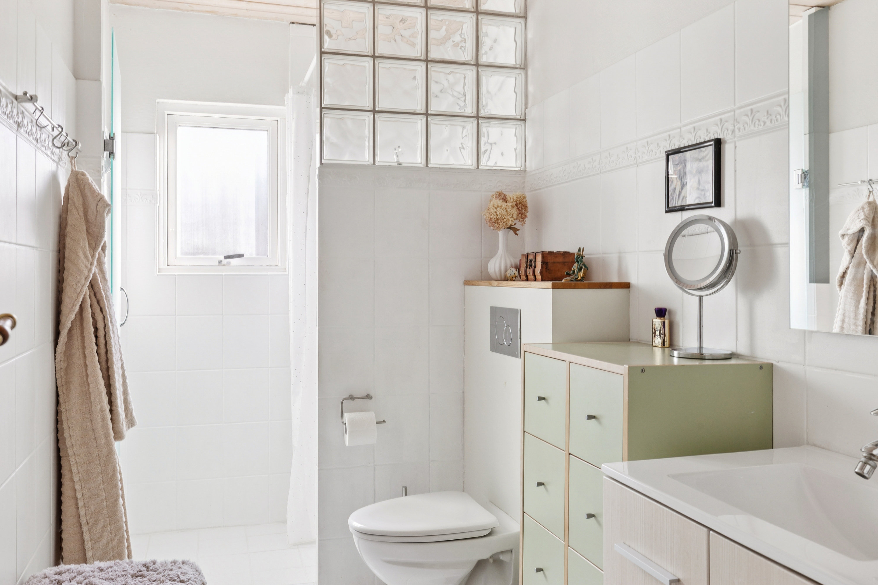 Fremhævet badeværelse billede i fuldskærmstilstand. Billede af Stationsvej 9, 2640 Hedehusene