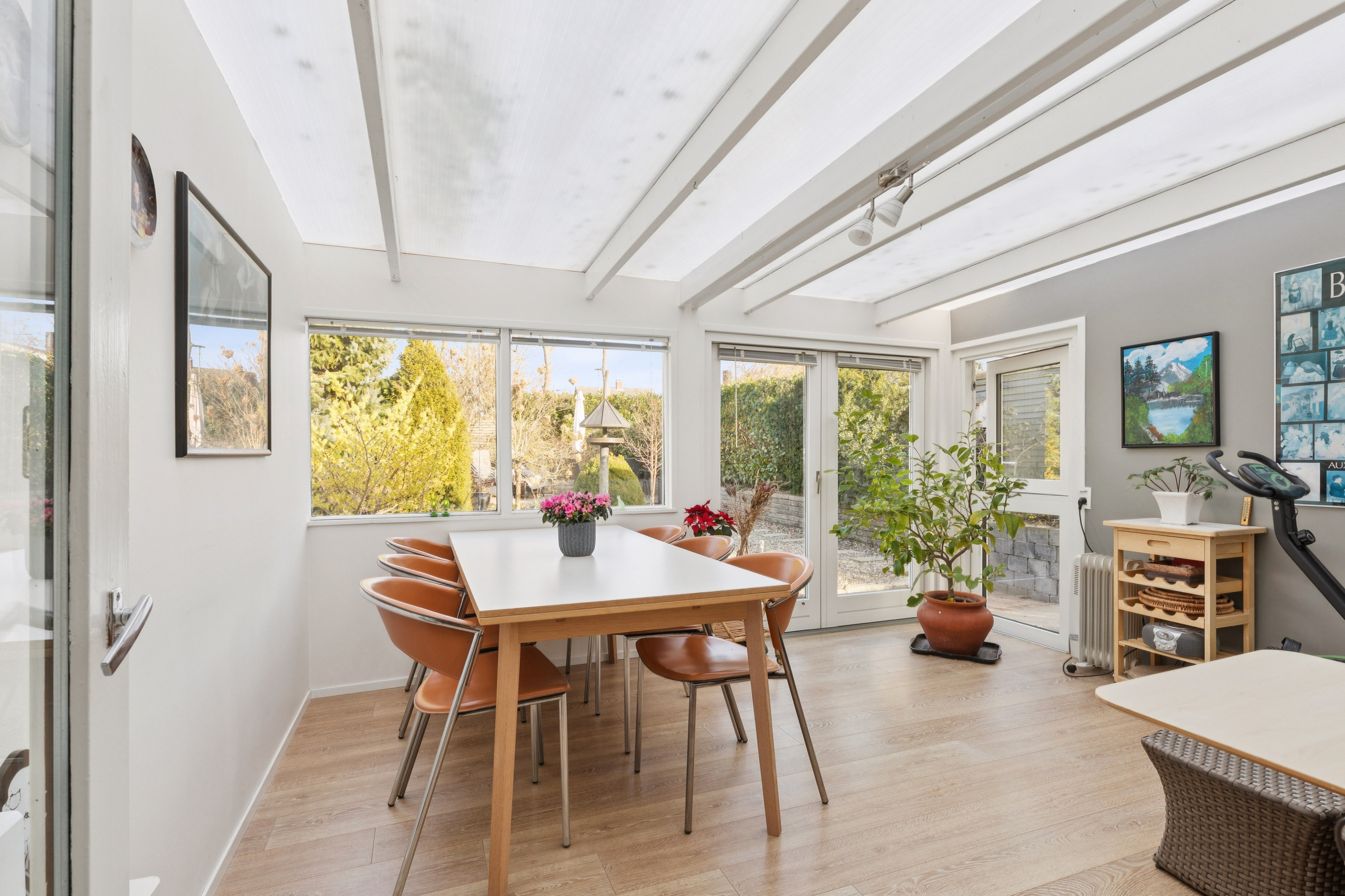 Fremhævet stue billede i fuldskærmstilstand. Billede af Stationsvej 9, 2640 Hedehusene