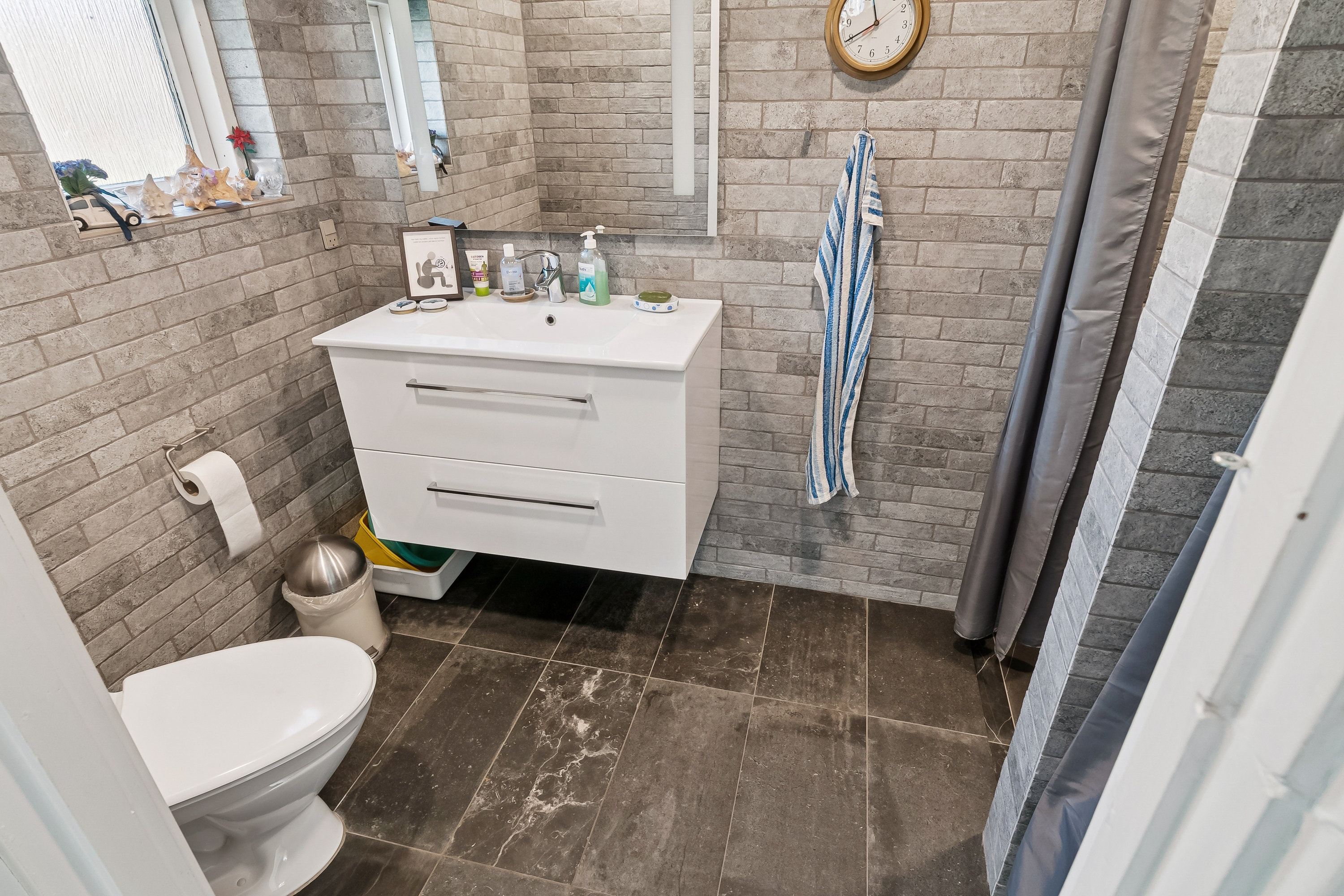 Fremhævet badeværelse billede i fuldskærmstilstand. Billede af Kongelundsvej 652, 2791 Dragør