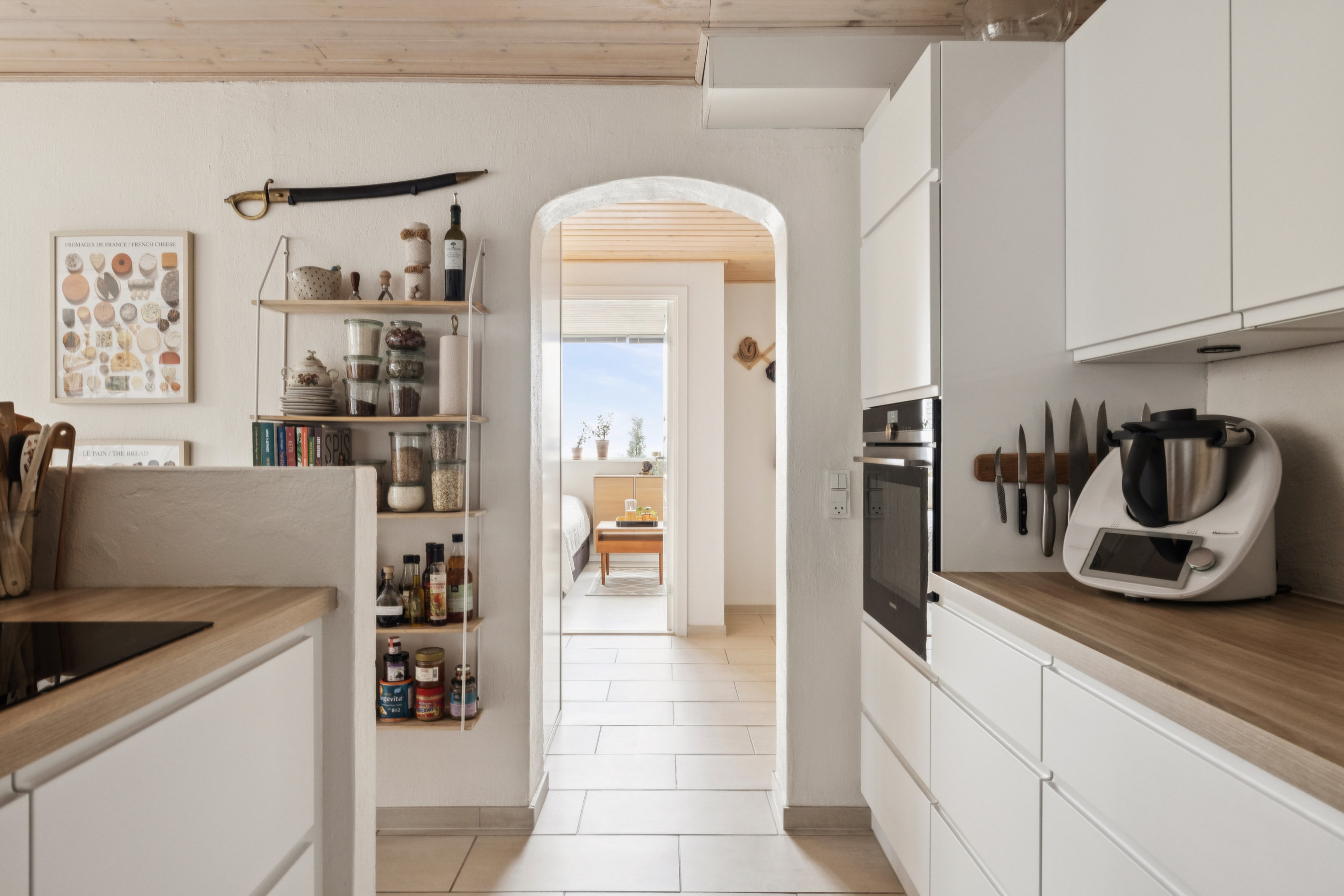 Fremhævet køkken billede i fuldskærmstilstand. Billede af Grenåvej 728, kld.. c., 8541 Skødstrup