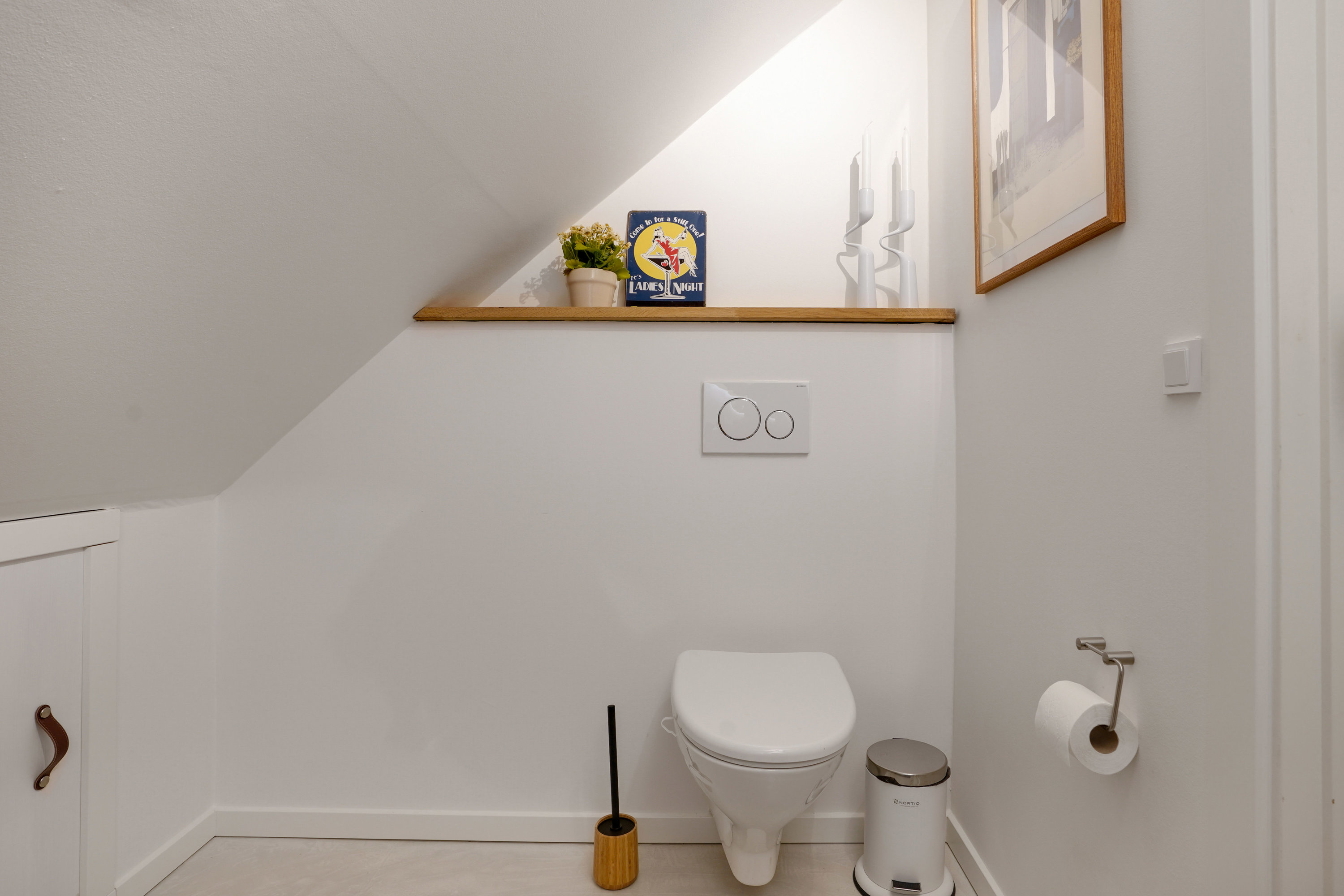 Fremhævet toilet billede i fuldskærmstilstand. Billede af Bygaden 18, Underup, 8740 Brædstrup