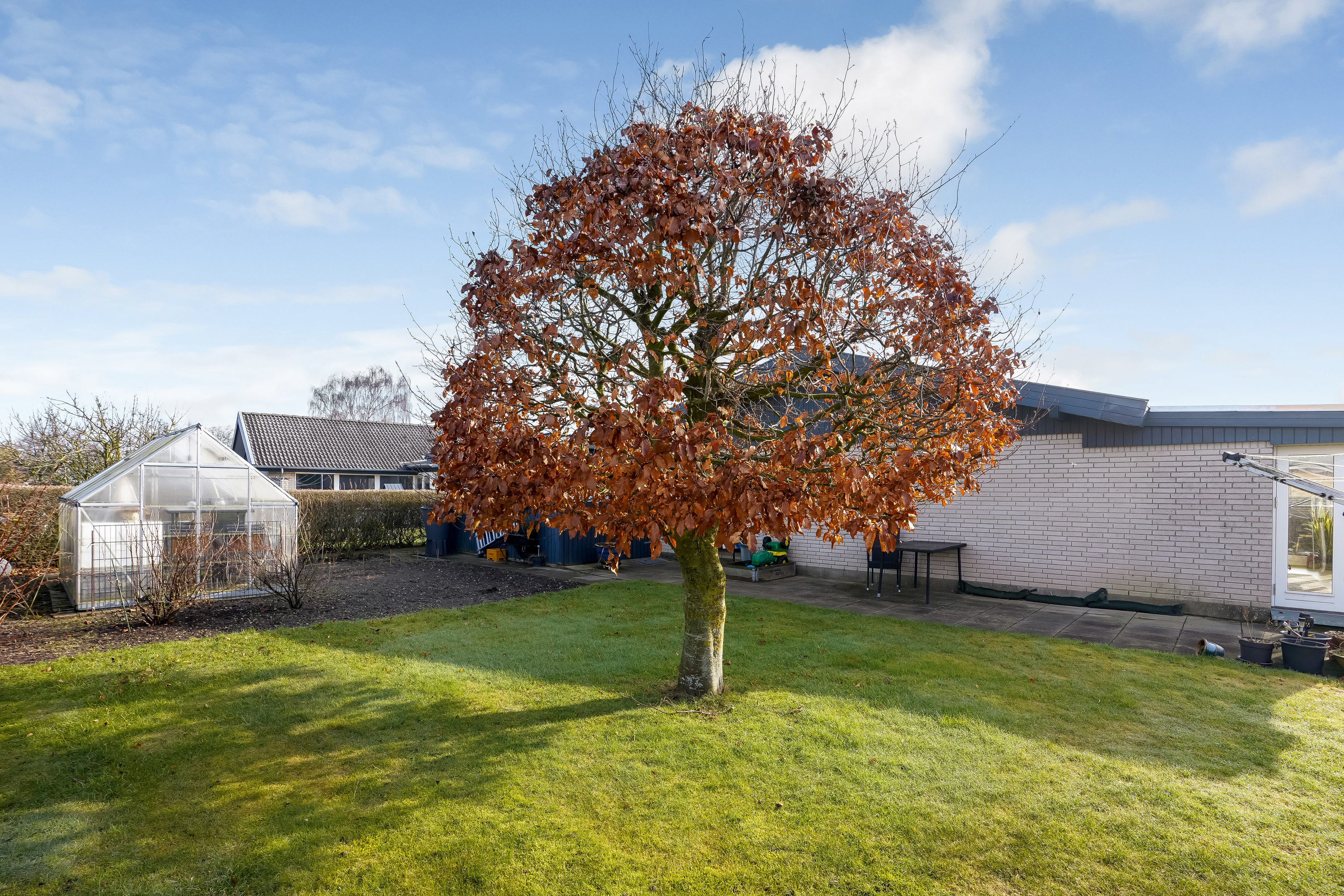 Fremhævet have billede i fuldskærmstilstand. Billede af Åparken 11, 7171 Uldum