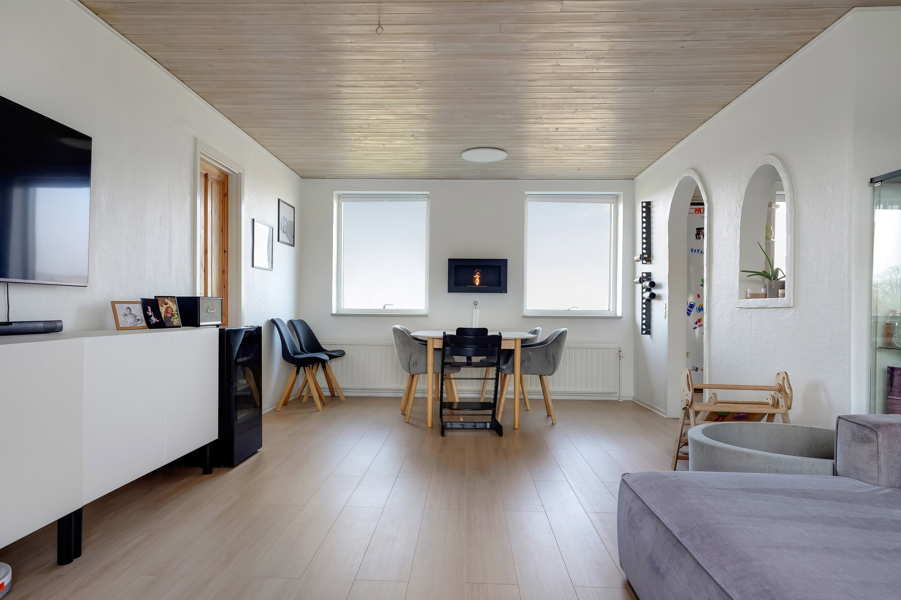 Fremhævet stue billede i fuldskærmstilstand. Billede af Dortheasvej 14, Dortheasminde, 7171 Uldum