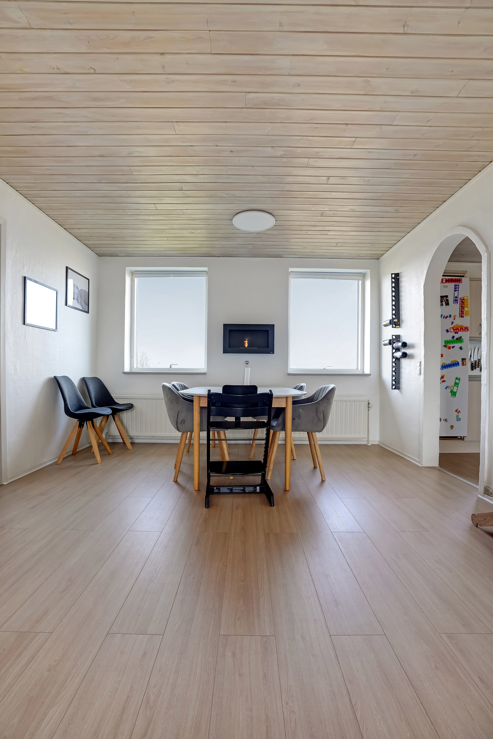 Fremhævet stue billede i fuldskærmstilstand. Billede af Dortheasvej 14, Dortheasminde, 7171 Uldum