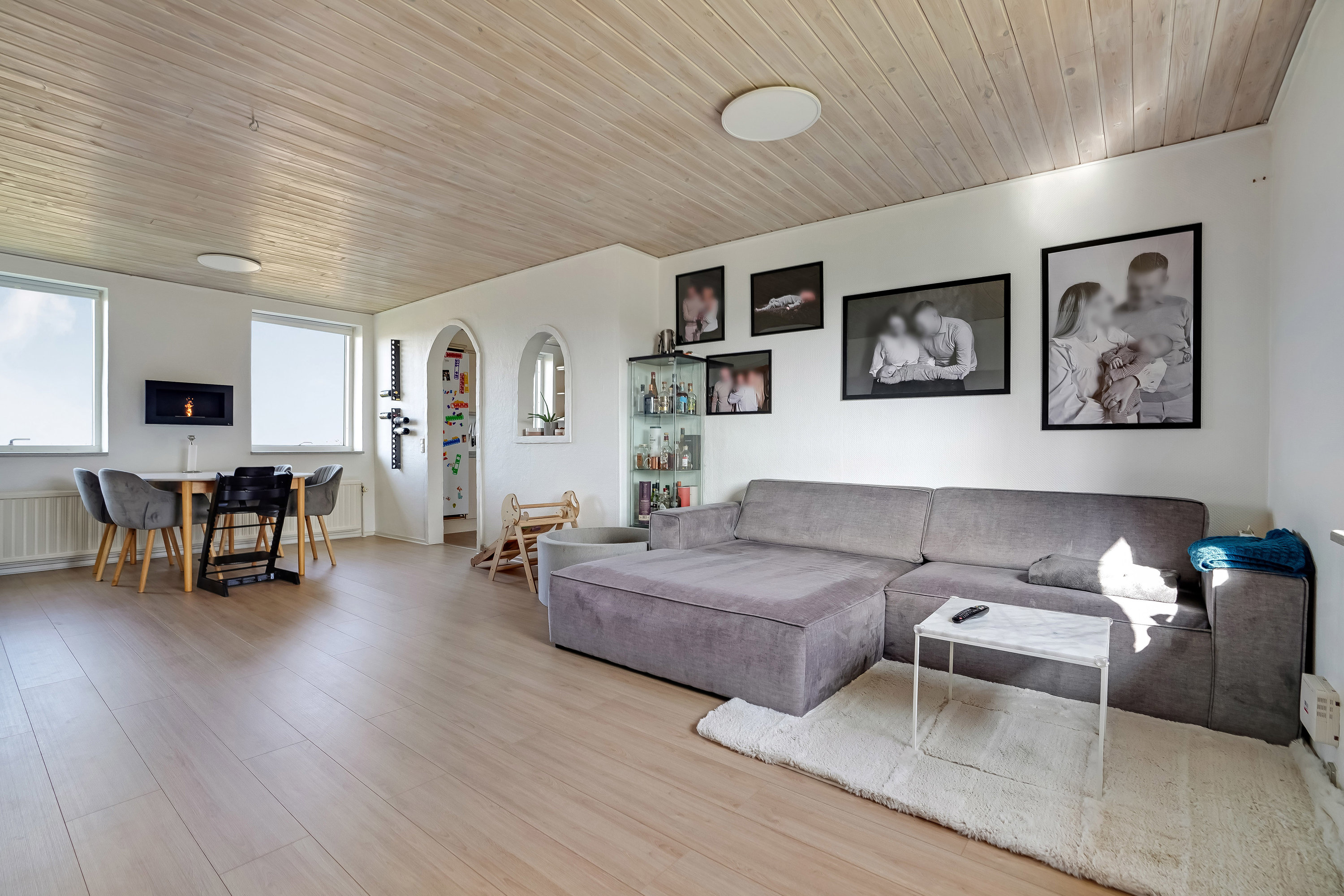 Fremhævet stue billede i fuldskærmstilstand. Billede af Dortheasvej 14, Dortheasminde, 7171 Uldum