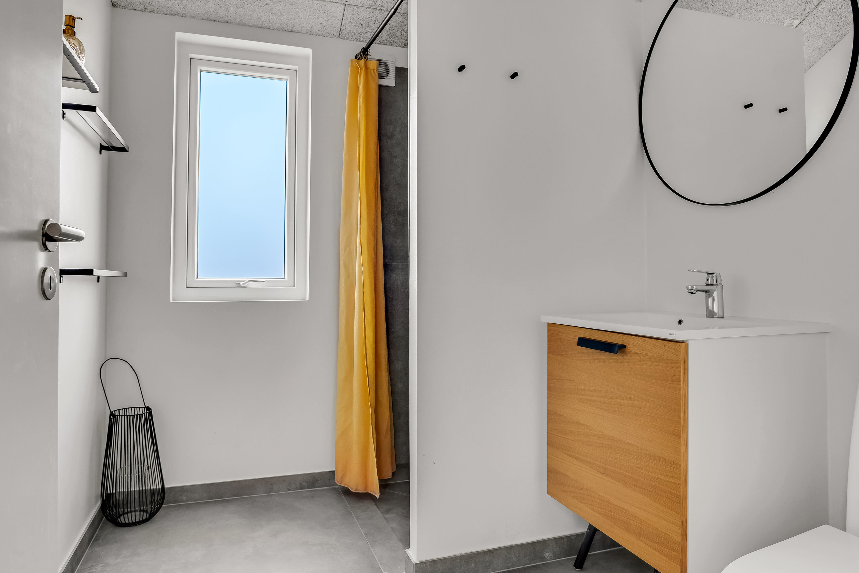 Fremhævet badeværelse billede i fuldskærmstilstand. Billede af Strandvejen 138B, Vejlby, 7673 Harboøre