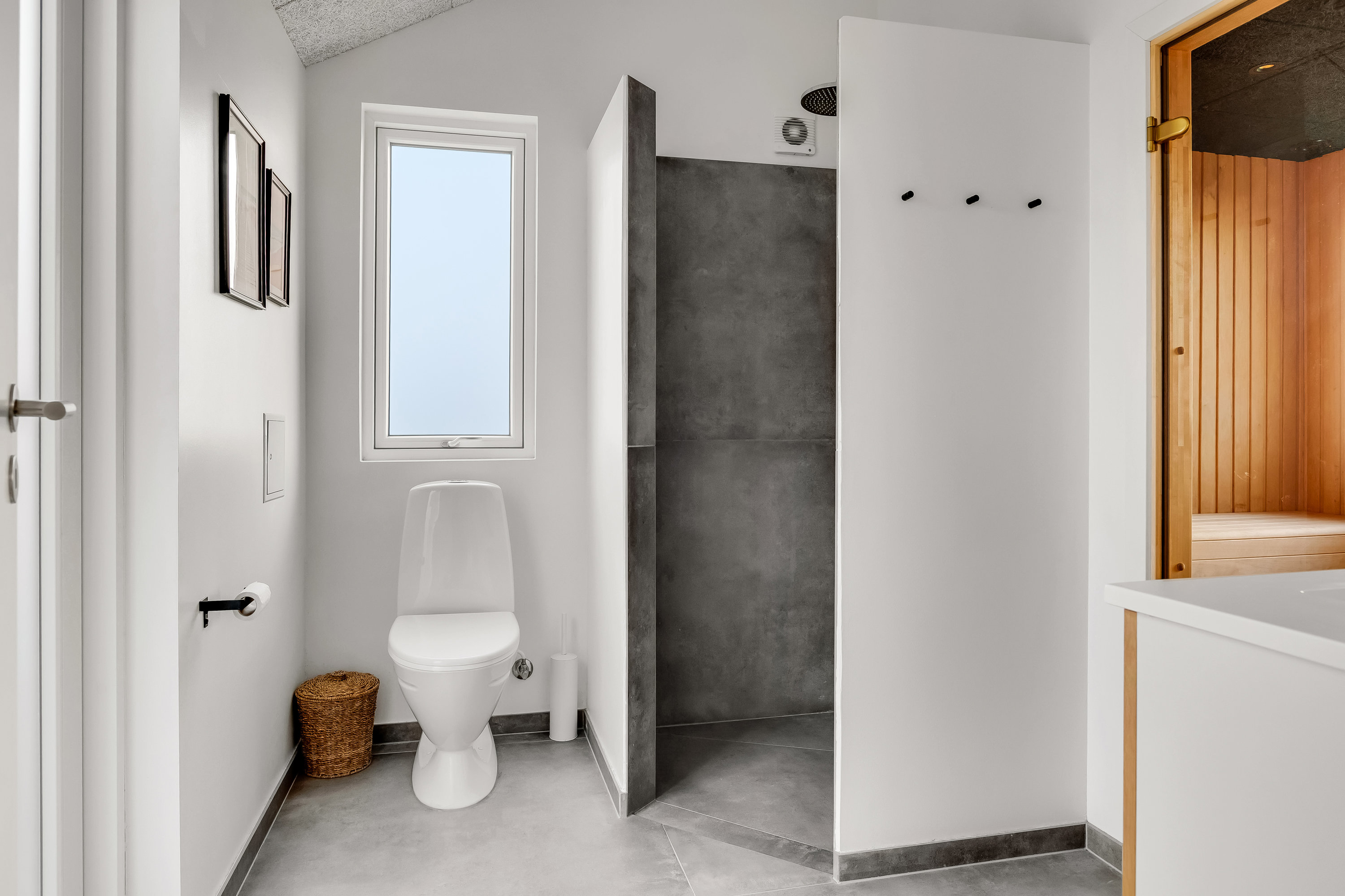 Fremhævet badeværelse billede i fuldskærmstilstand. Billede af Strandvejen 138B, Vejlby, 7673 Harboøre